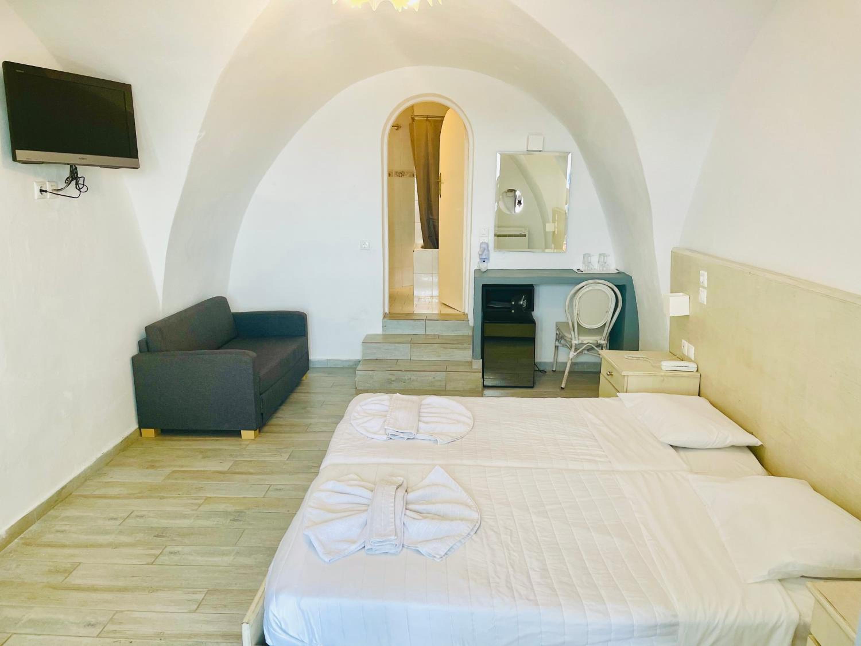 Standard Double or Twin Room with Sea View - Photo 1