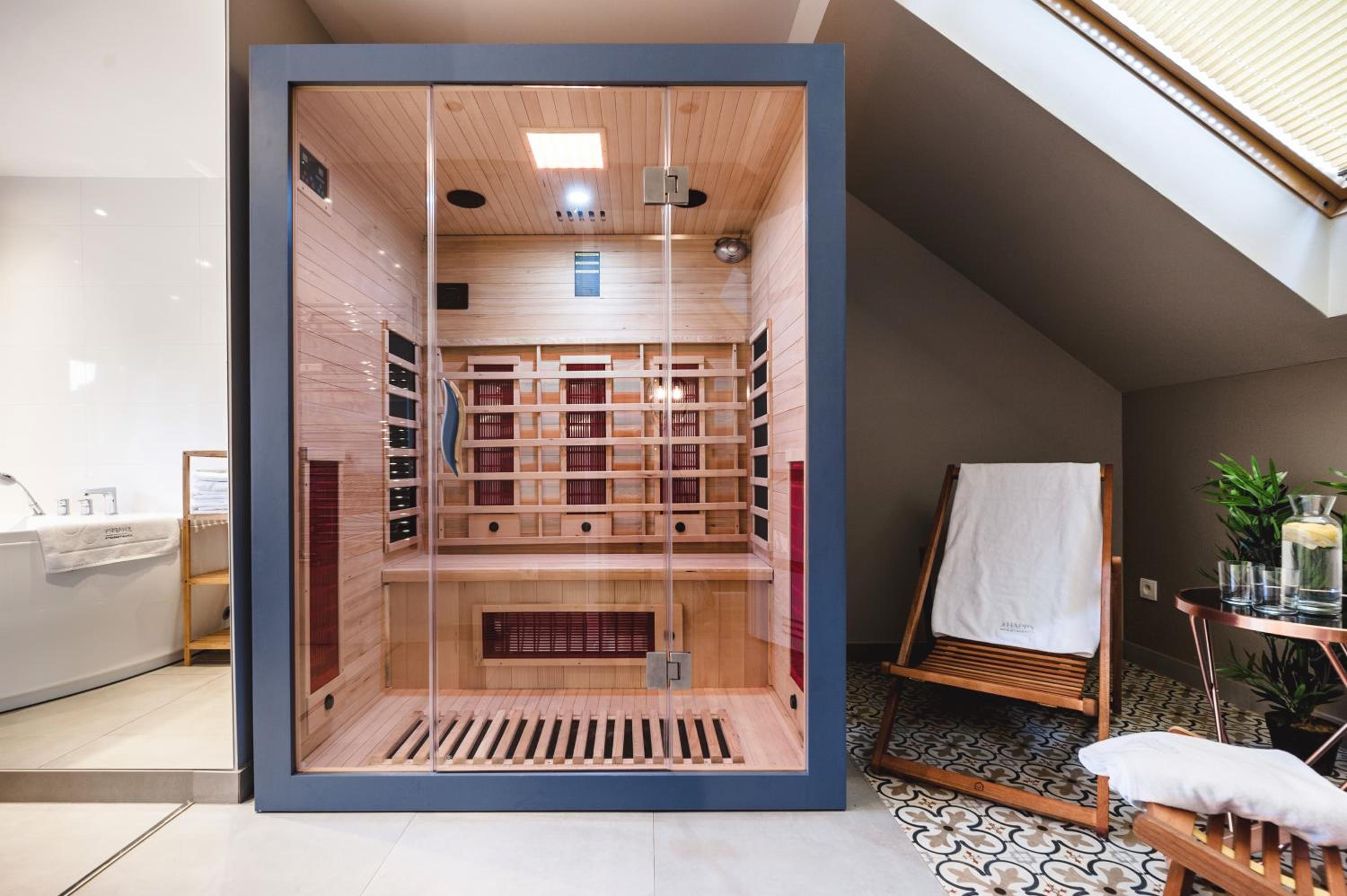 Suite with Sauna - Photo 24