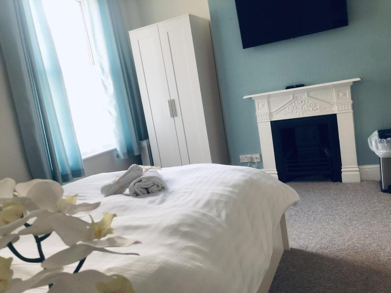 Double Room with Shared Bathroom