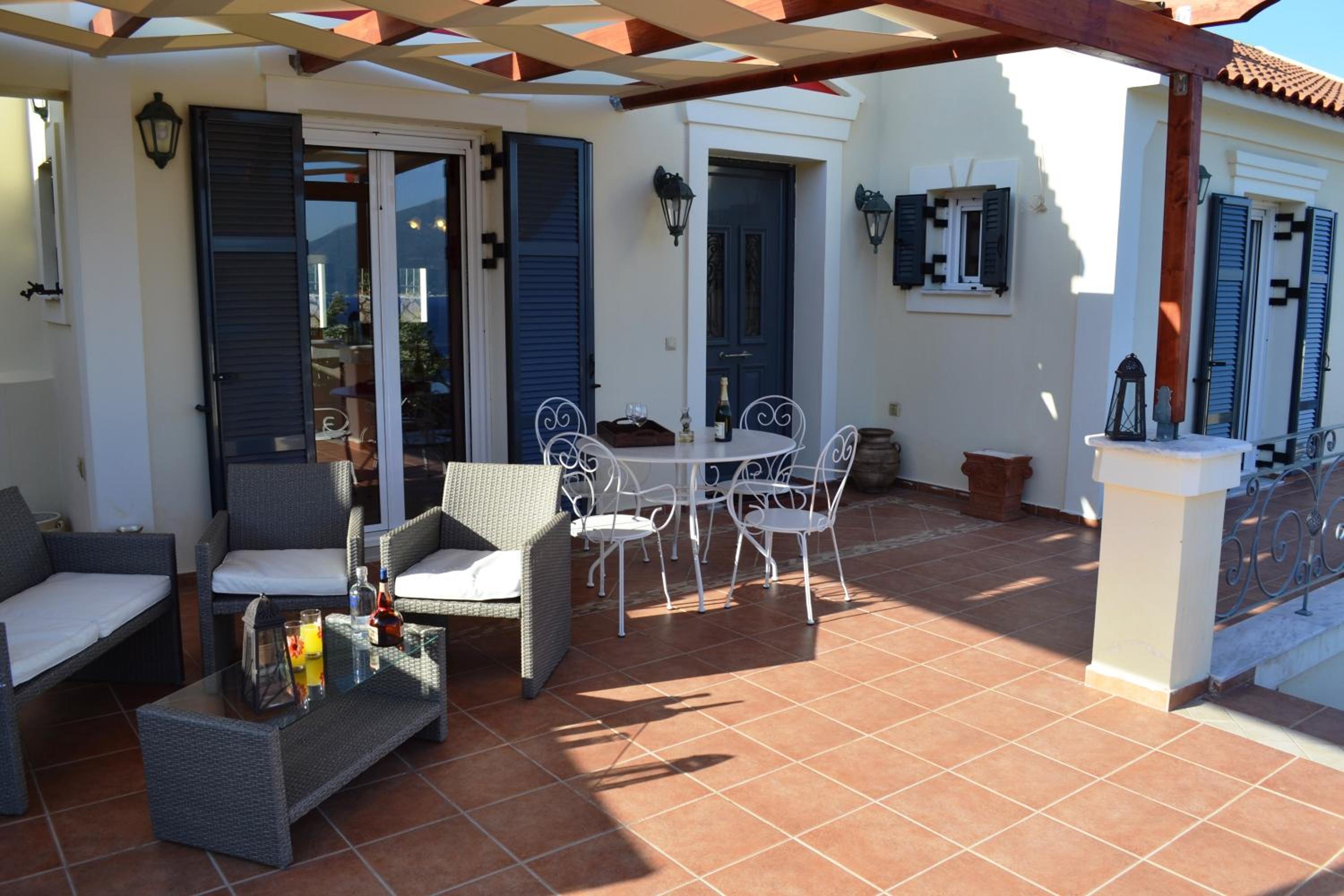 Three-Bedroom Apartment with Sea View photo 1