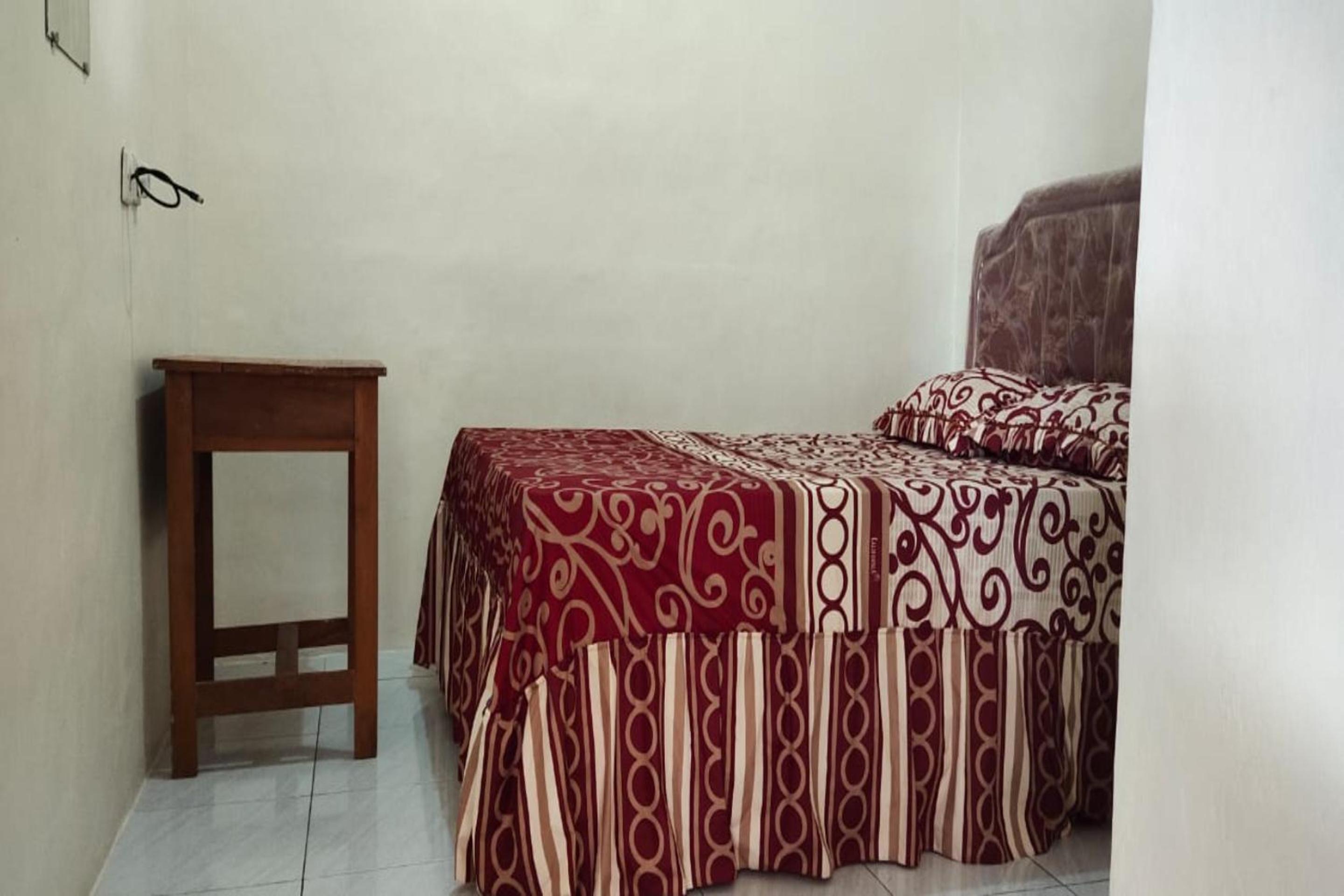 Budget Double Room photo 3
