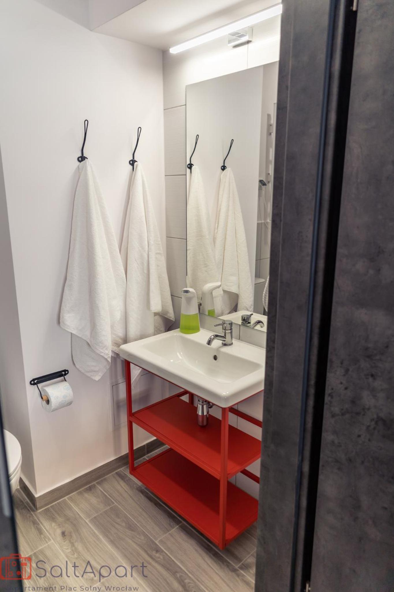 Double Room with Private Bathroom - Photo 9