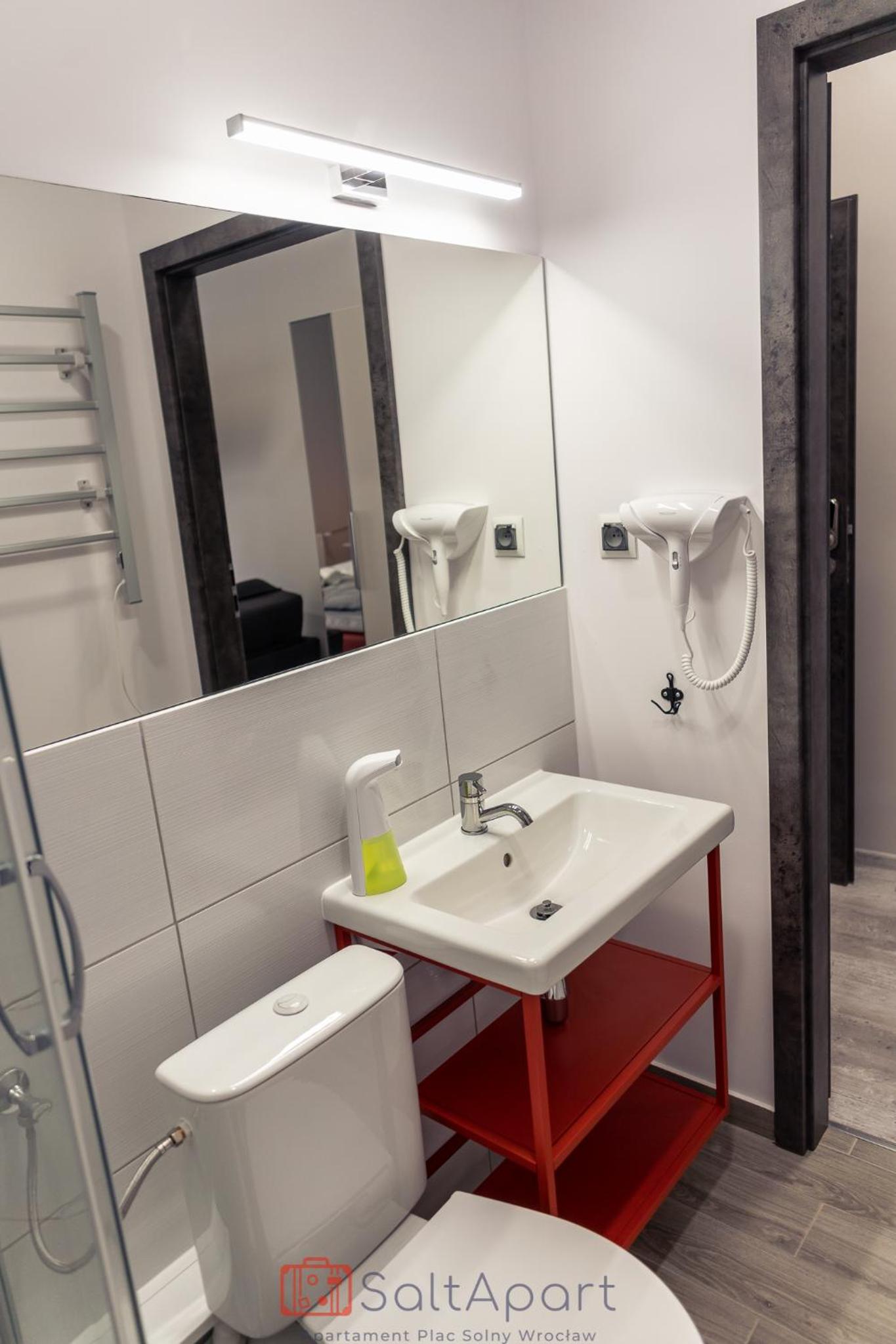 Double Room with Private Bathroom - Photo 19