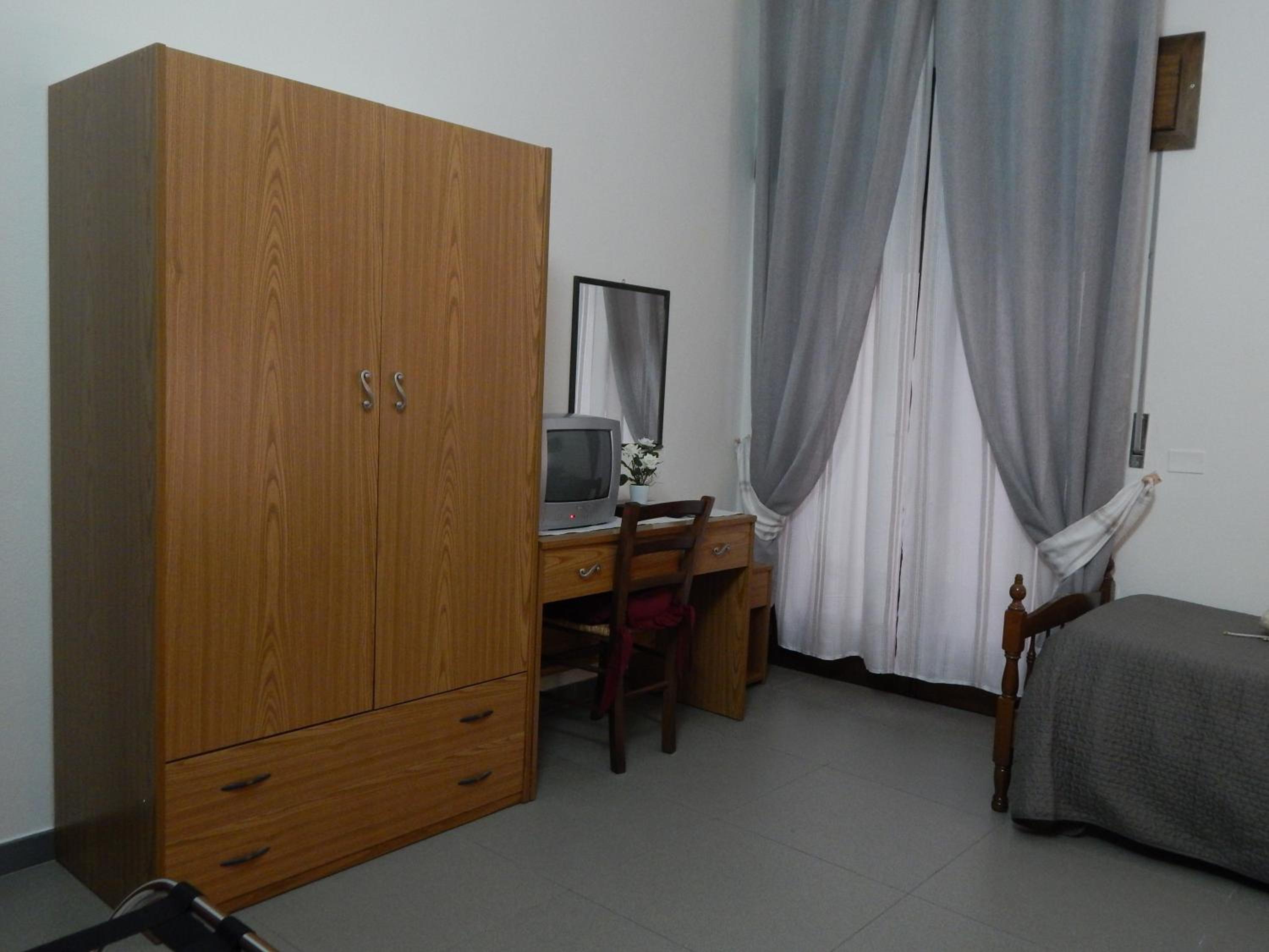 Basic Triple Room