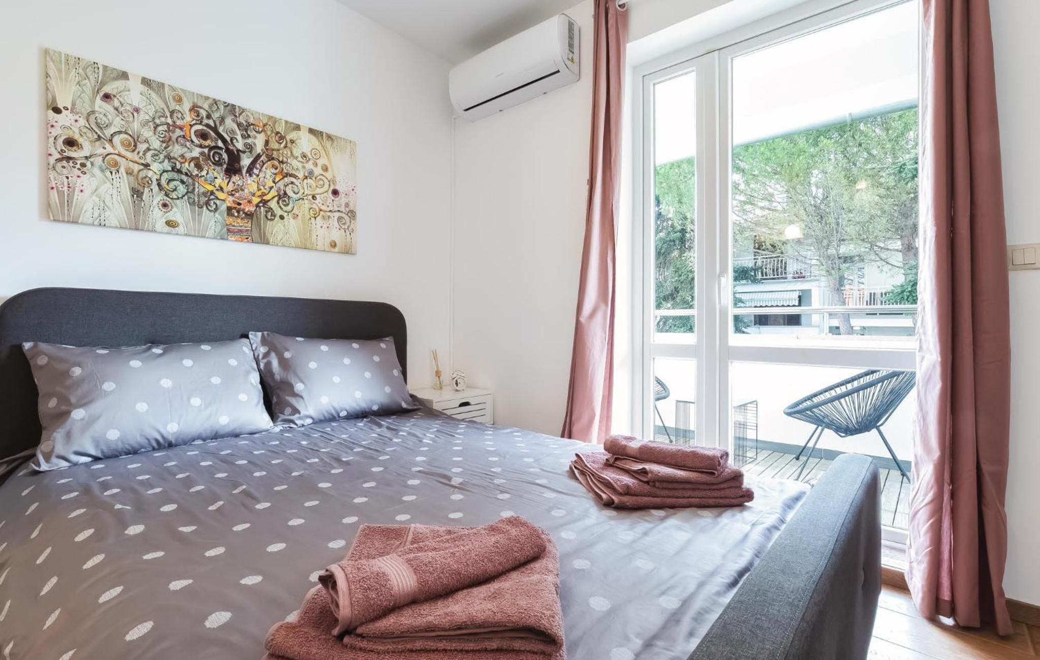 One-Bedroom Apartment - Photo 9