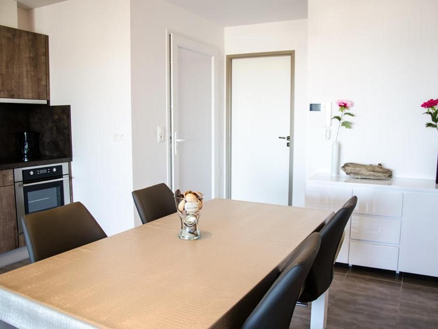 Apartment with Lake View photo 3