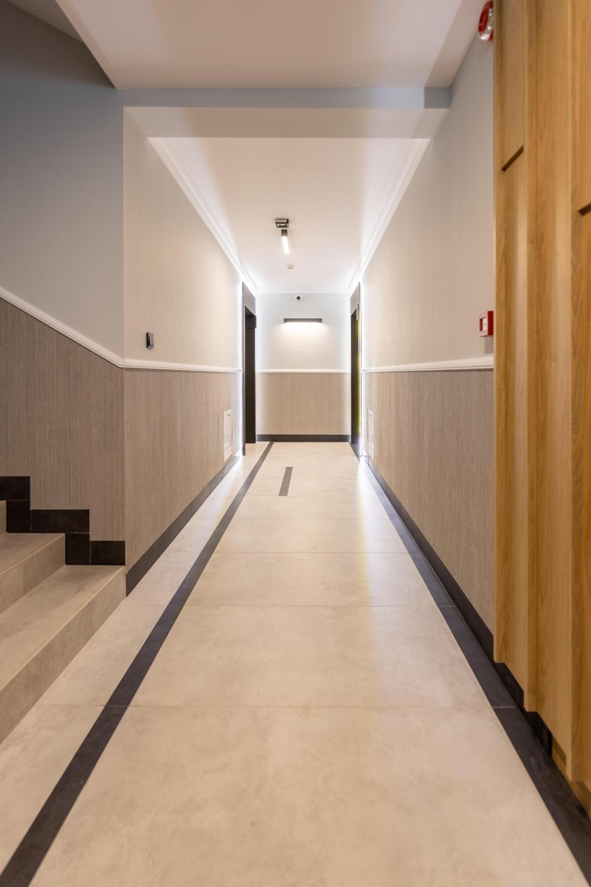 Apartment with Balcony - Photo 4