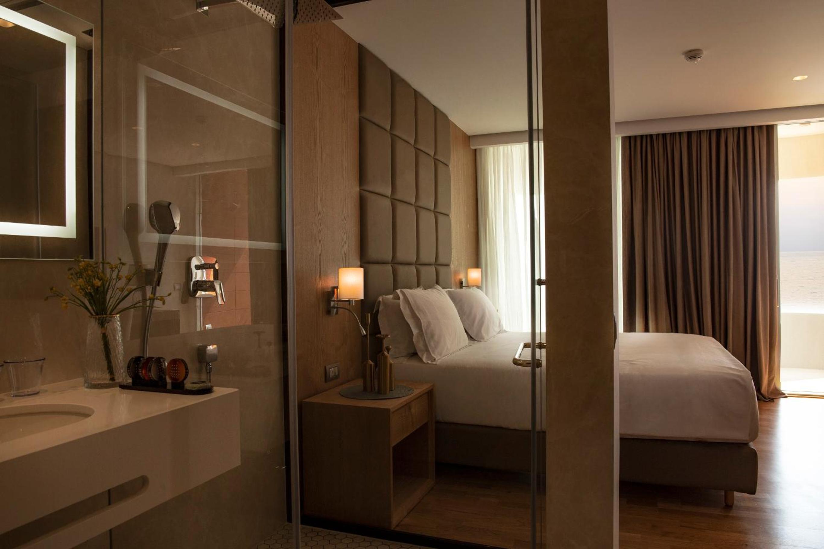 Deluxe Double Room with Balcony and Sea View