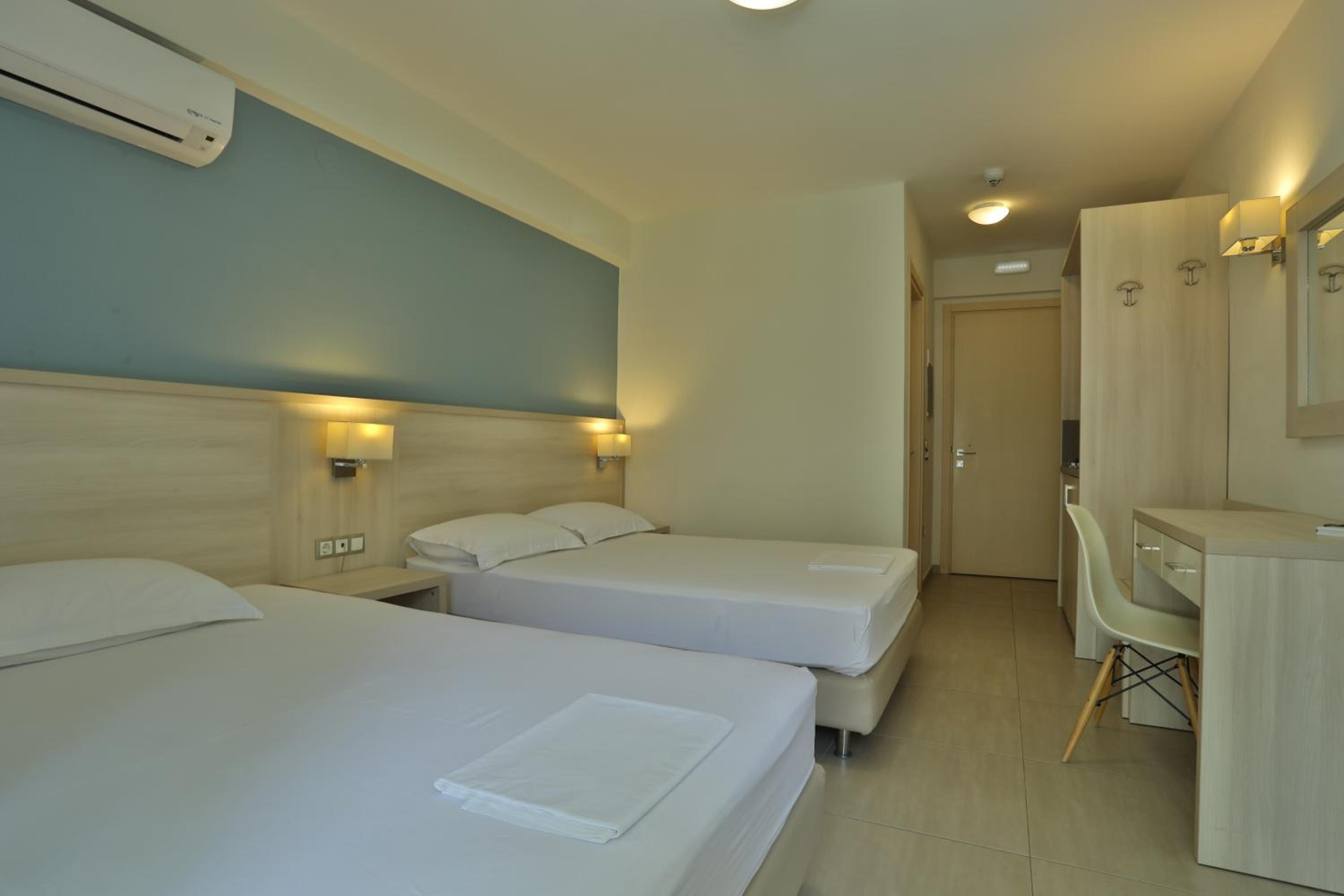 Triple Room with City View