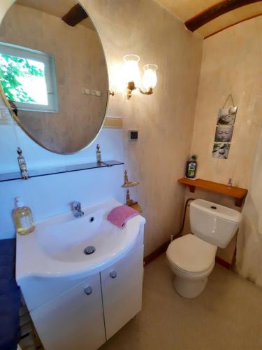 Triple Room with Private Bathroom photo 2