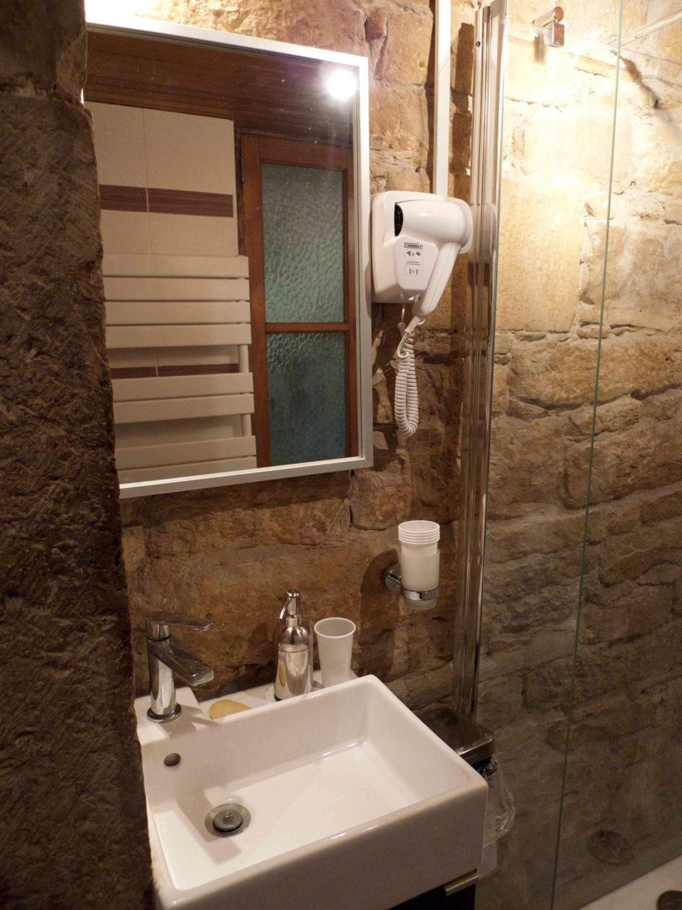 Studio Apartment - Photo 9