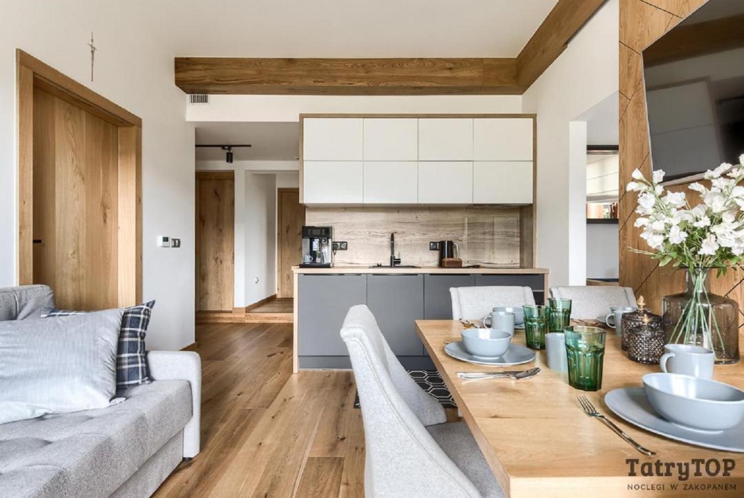 Deluxe Apartment no. 6 with 3 Bedrooms and Terrace