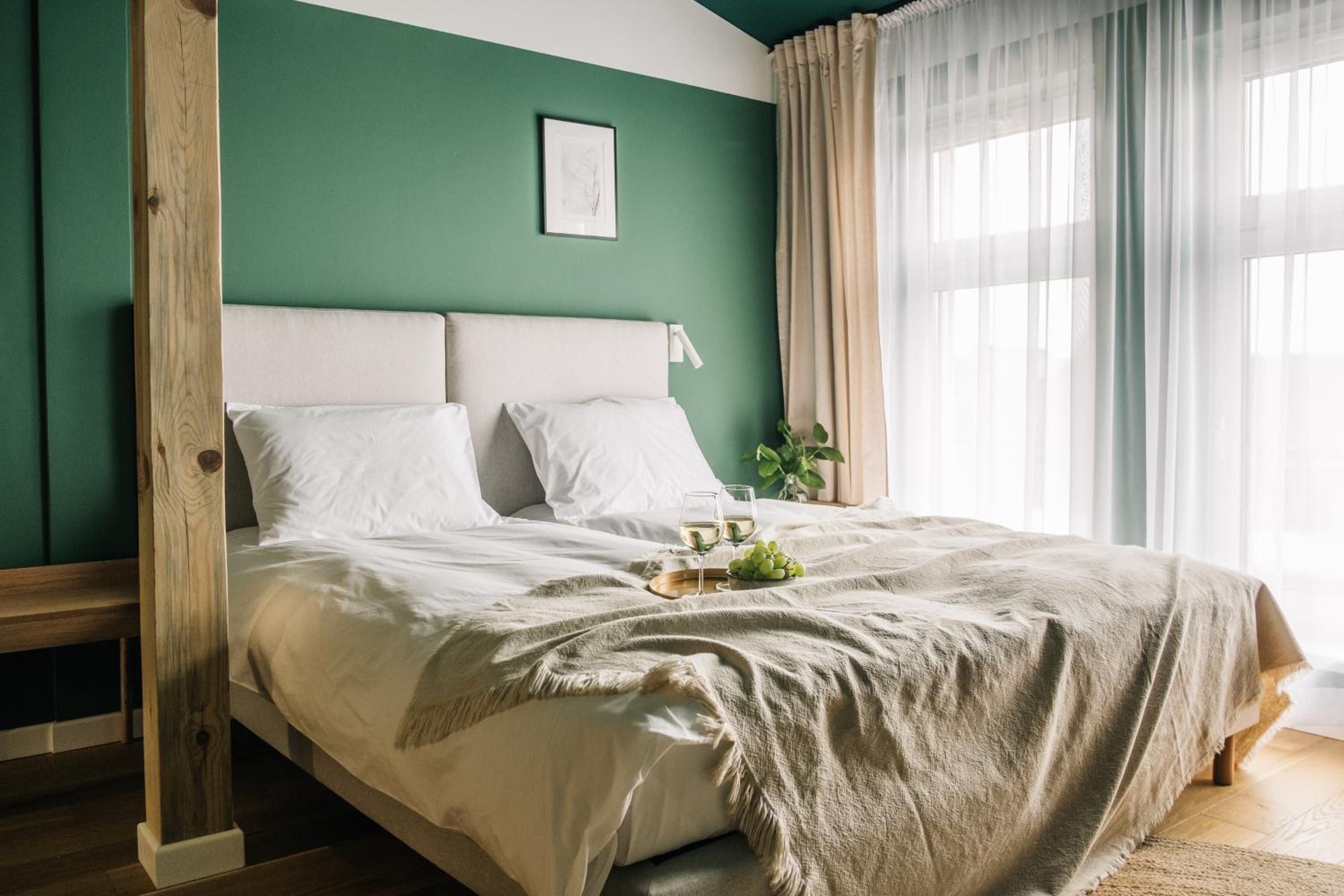 Deluxe Double Room (2 Adults + 1 Child)