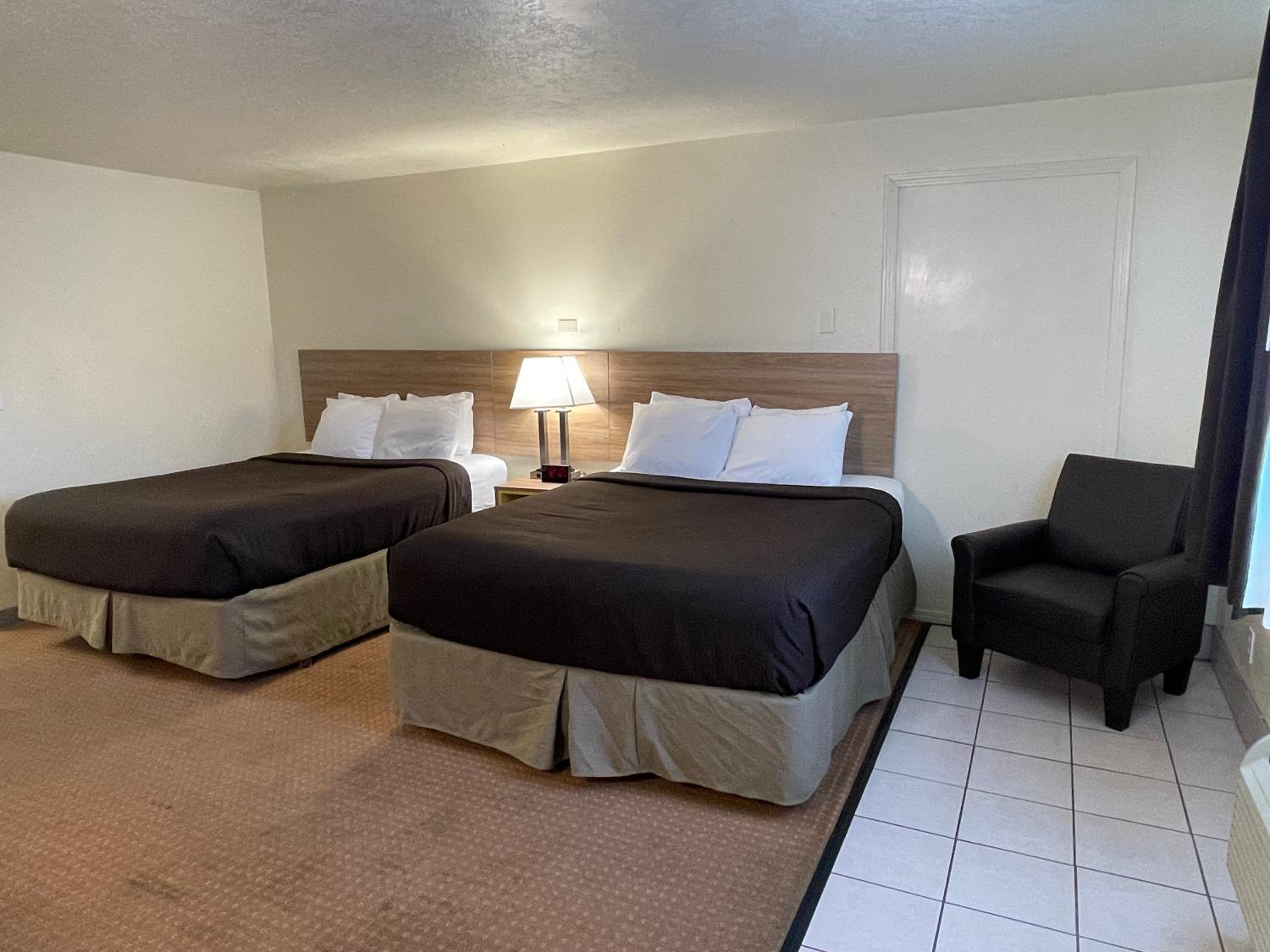 Queen Suite with 2 Queen Beds - Non-Smoking photo 1