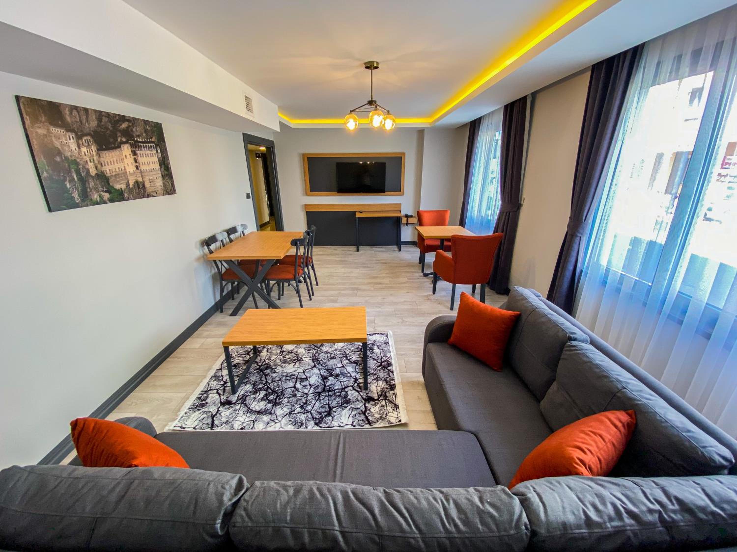 Deluxe Family Suite