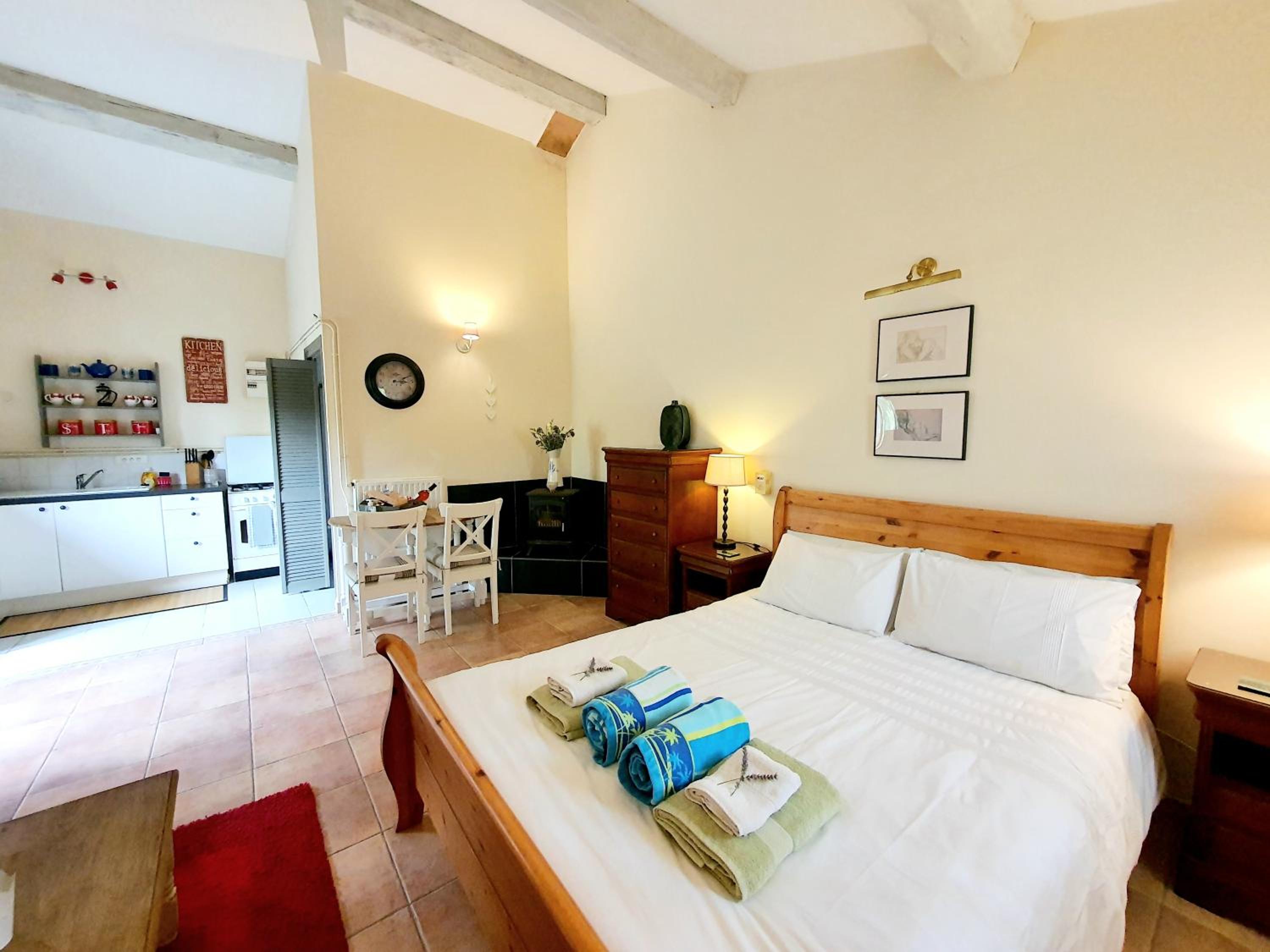 One-Bedroom House photo 1