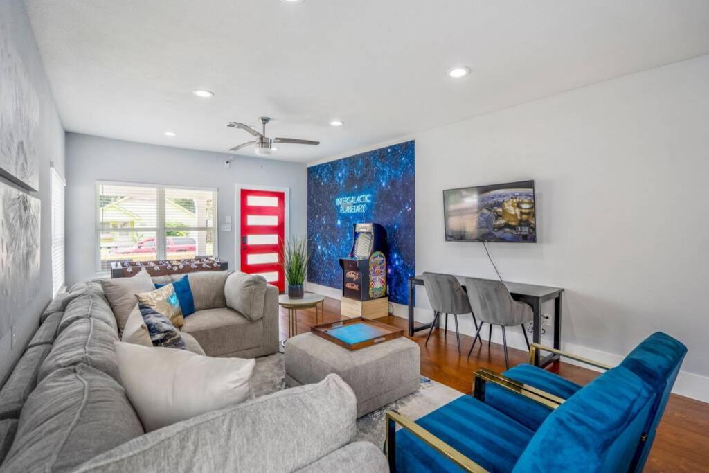 Three-Bedroom House - Photo 11