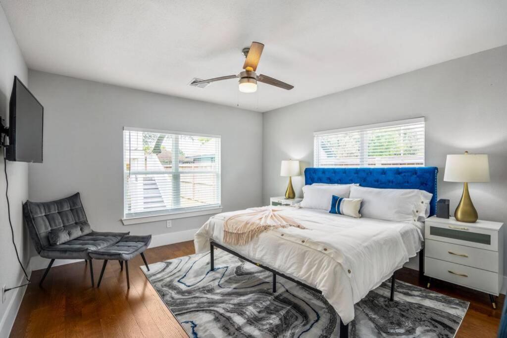 Three-Bedroom House - Photo 12