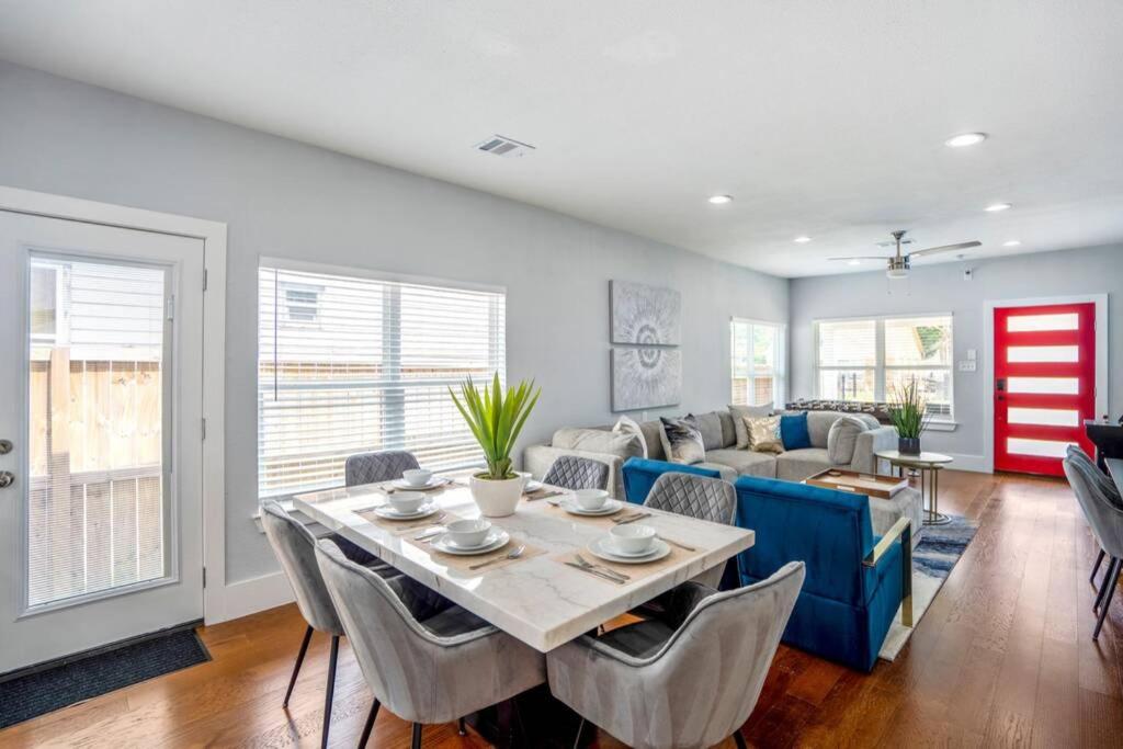 Three-Bedroom House - Photo 4