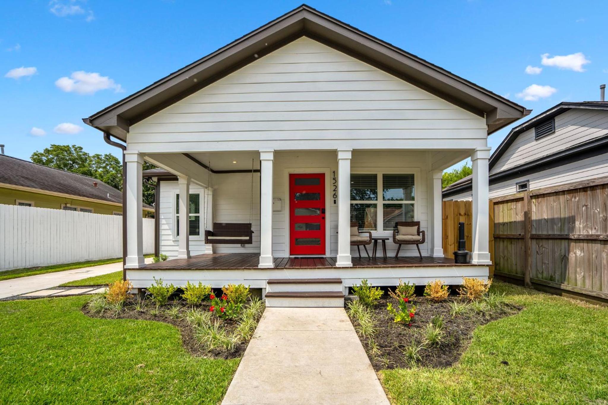 Three-Bedroom House - Photo 6