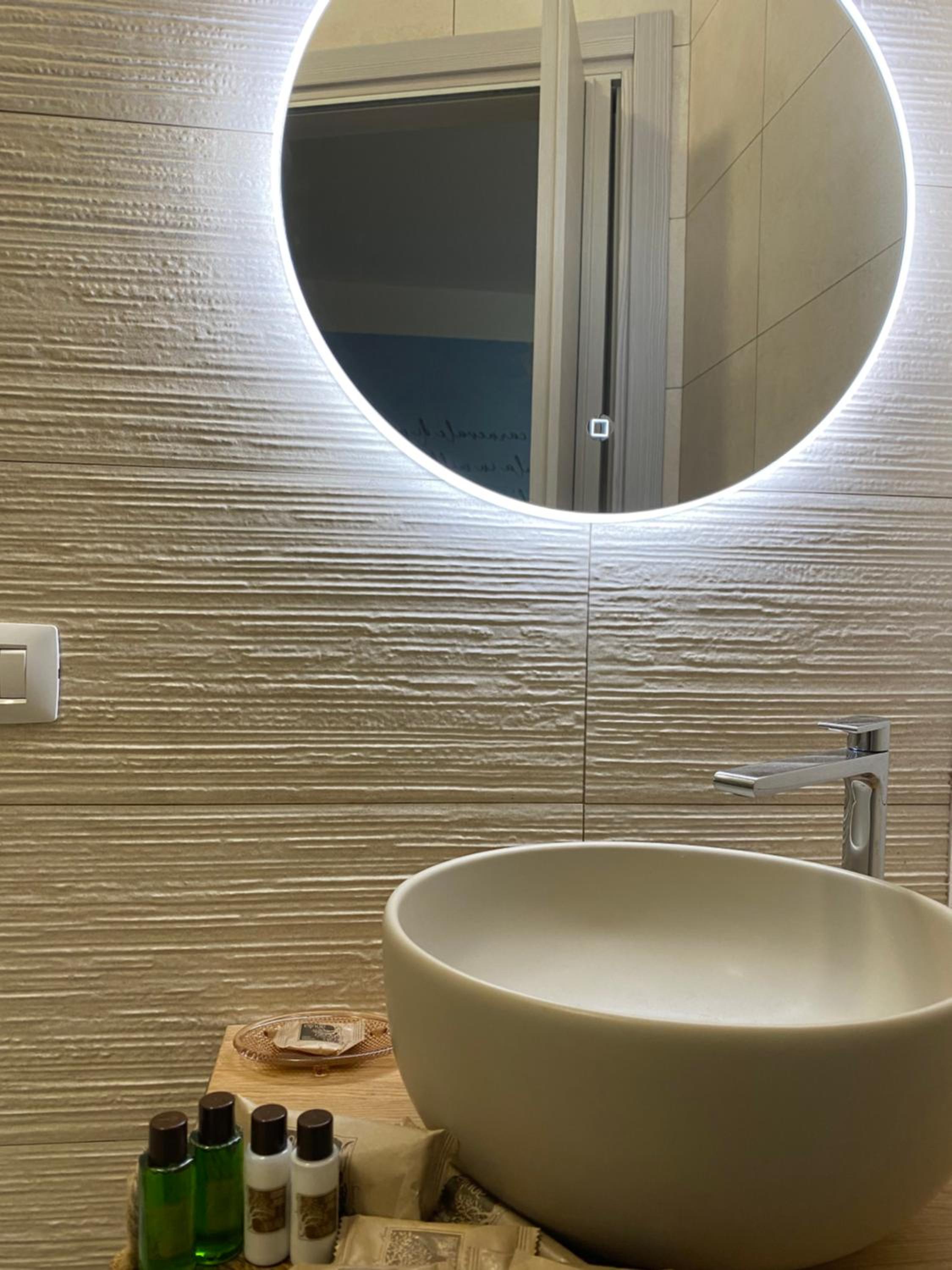 Double or Twin Room with Private Bathroom - Photo 4
