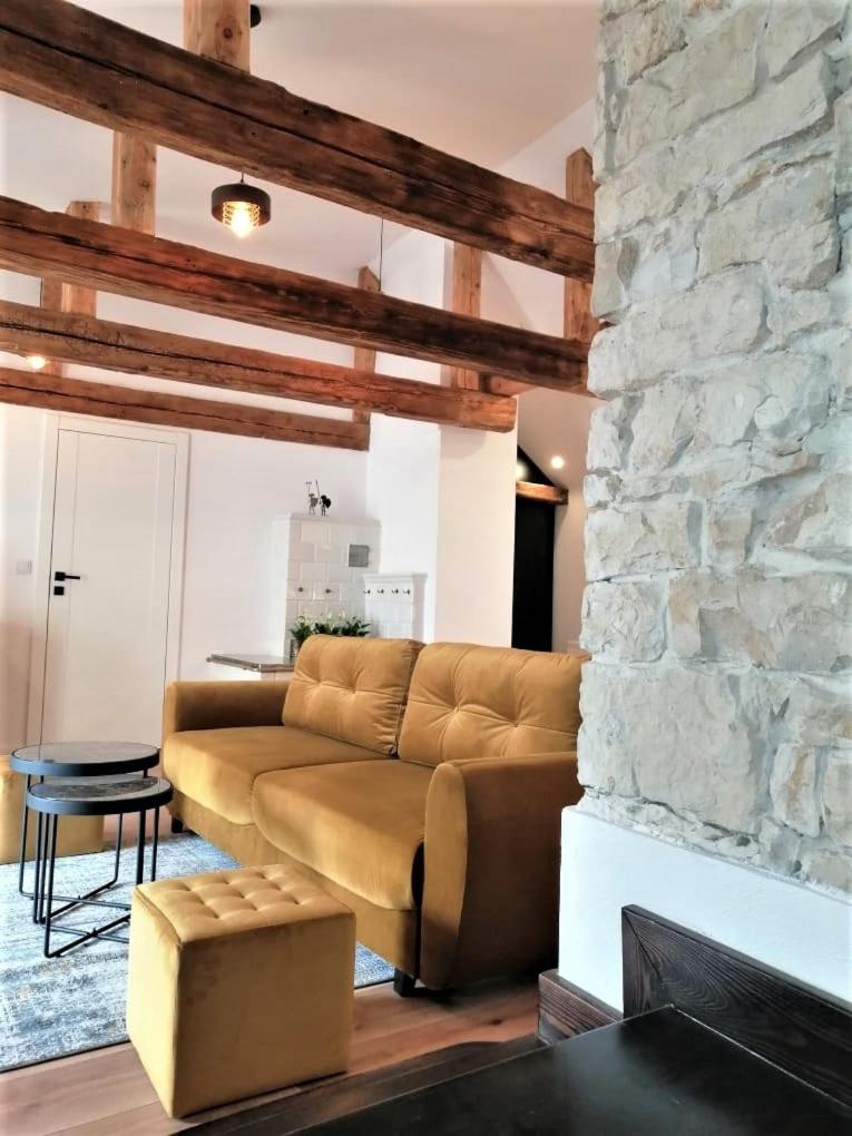 Apartment with Balcony - Photo 5