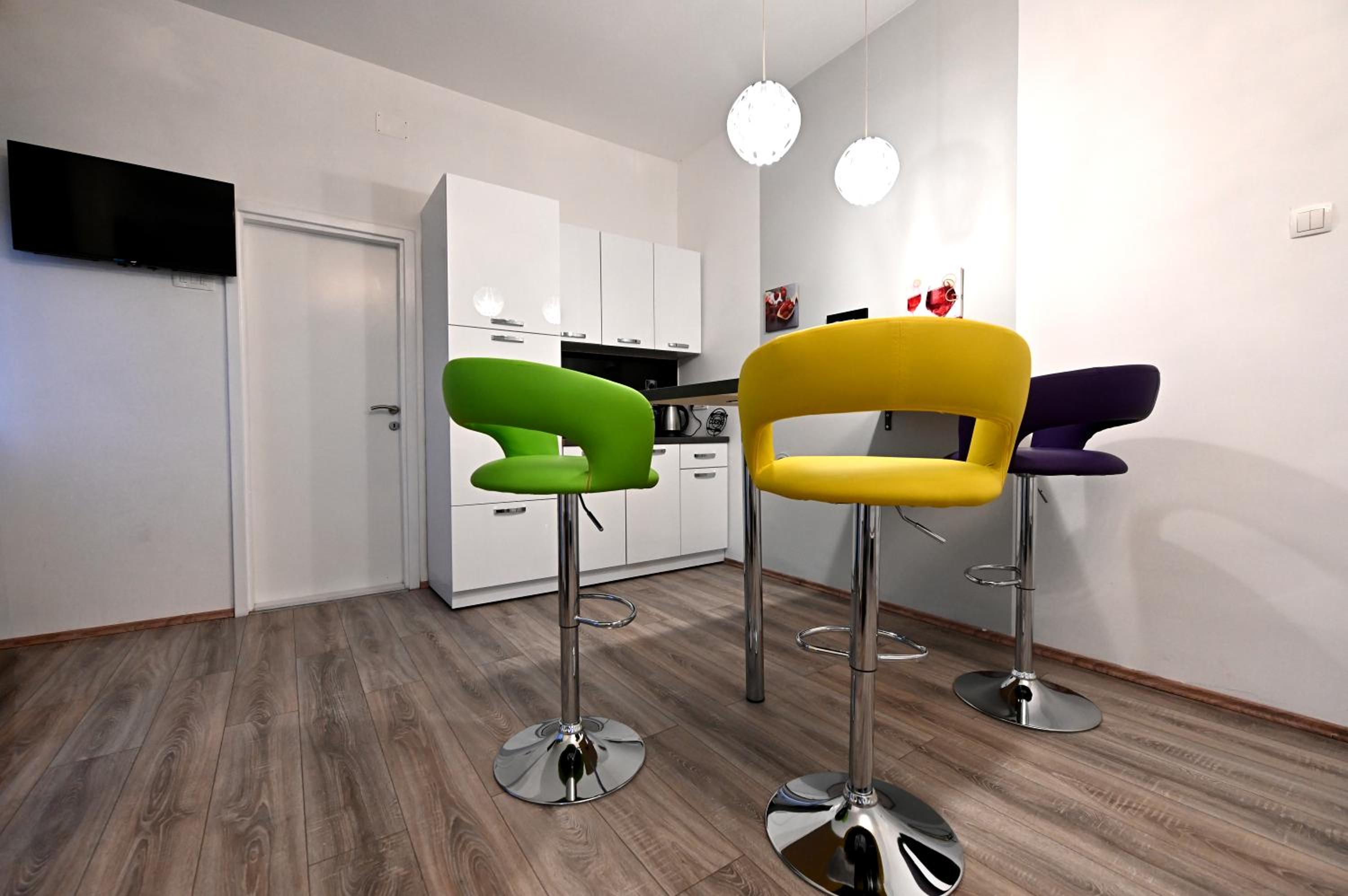 One-Bedroom Apartment - Photo 1