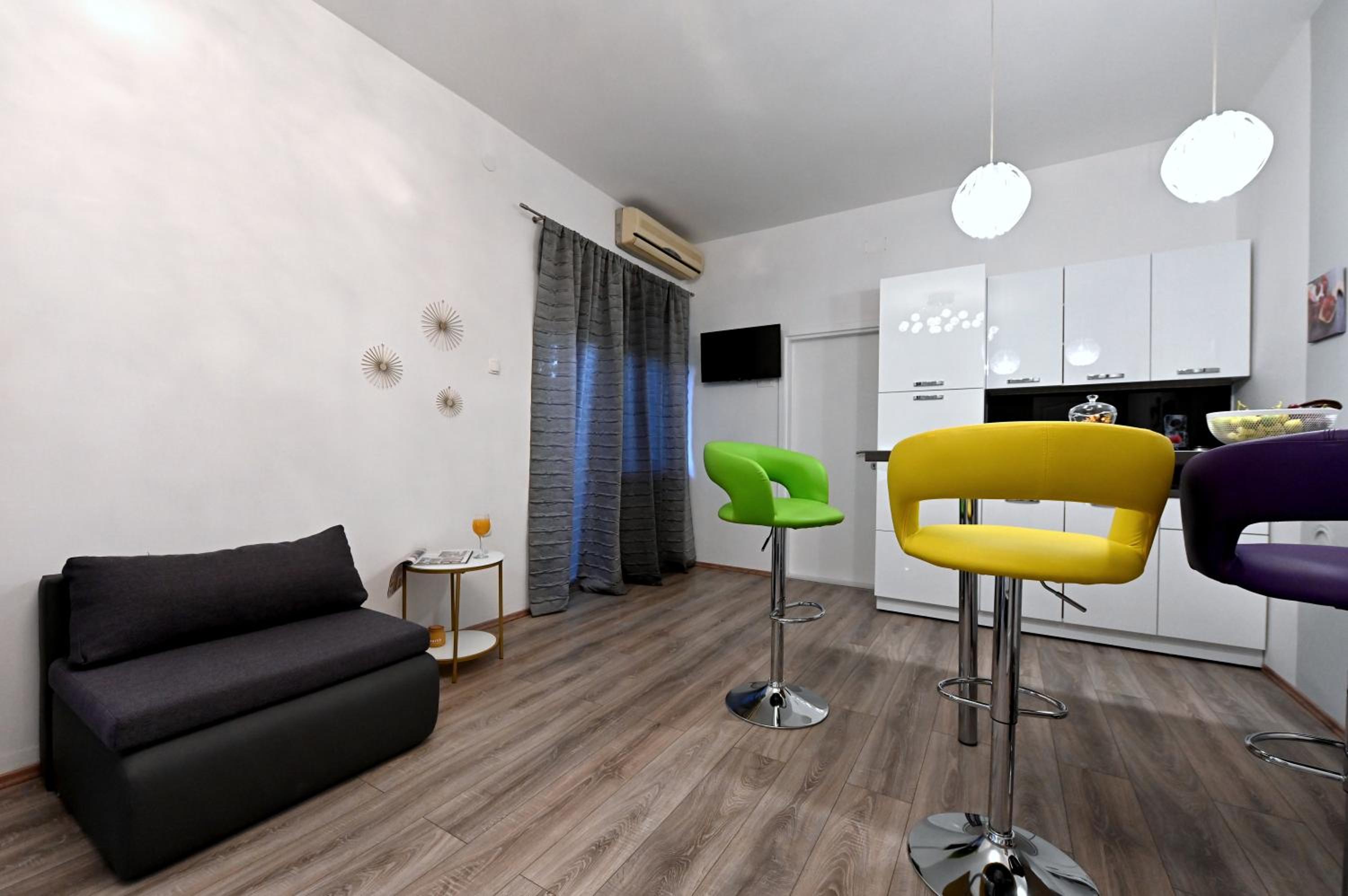 One-Bedroom Apartment - Photo 21
