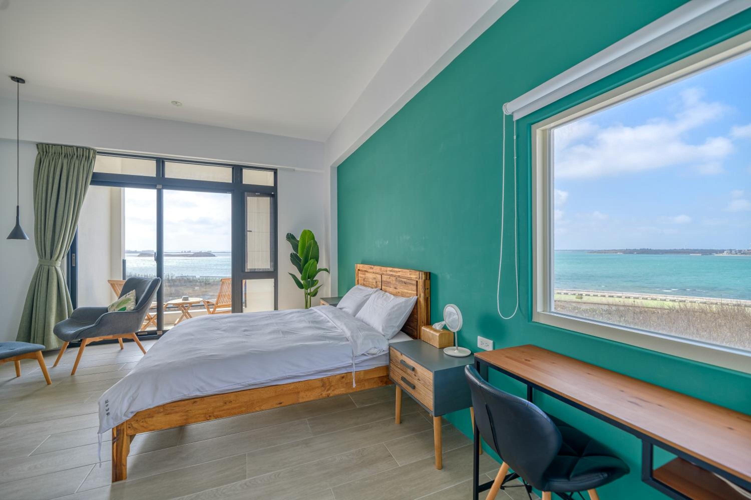 Deluxe Double Room with Balcony and Sea View