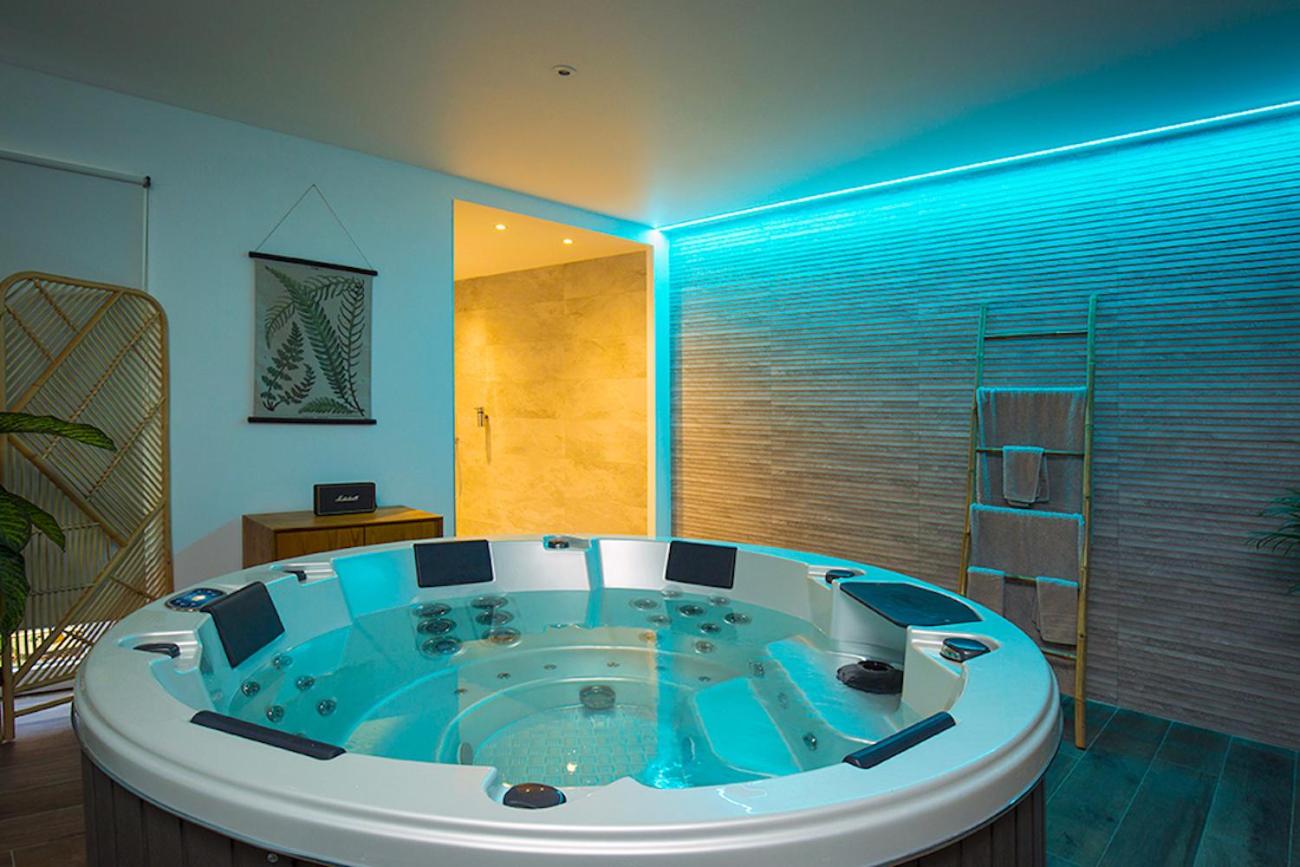 Studio with Spa Bath