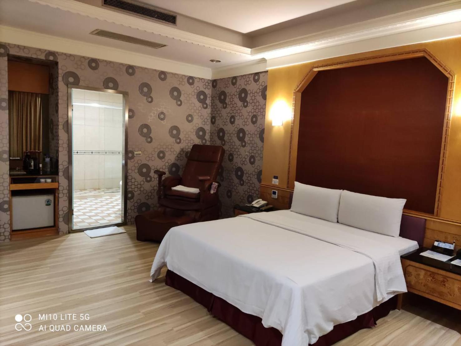 Queen Room with Spa Bath photo 1