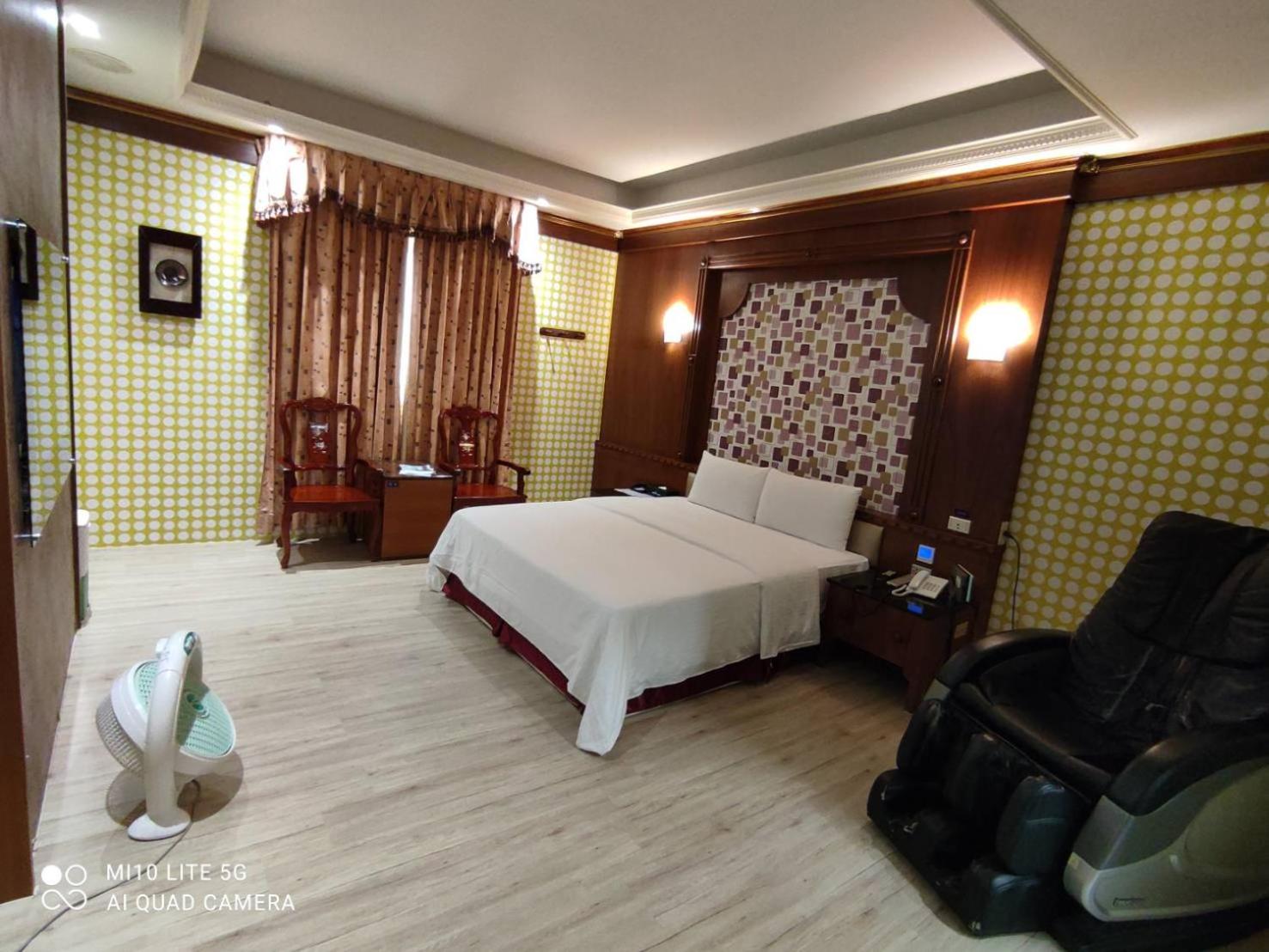 Queen Room with Spa Bath photo 2