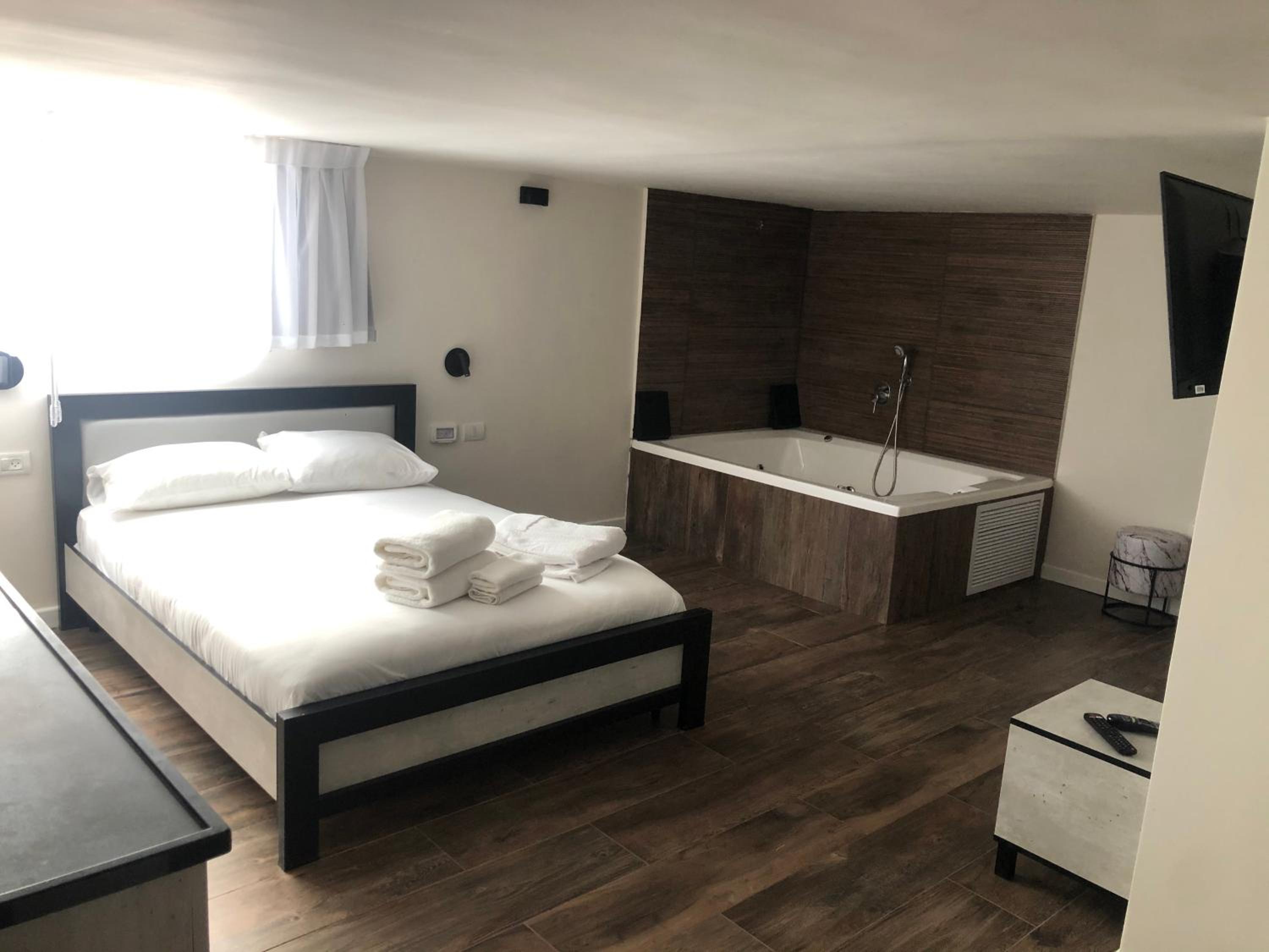 Deluxe Double Room with Bath