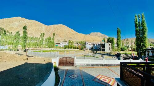 Deluxe Double or Twin Room with Mountain View