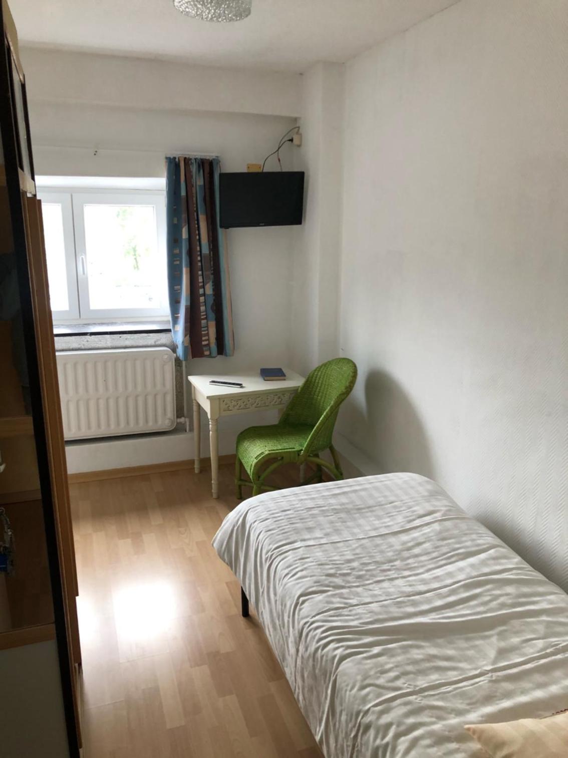 Small Single Room photo 2