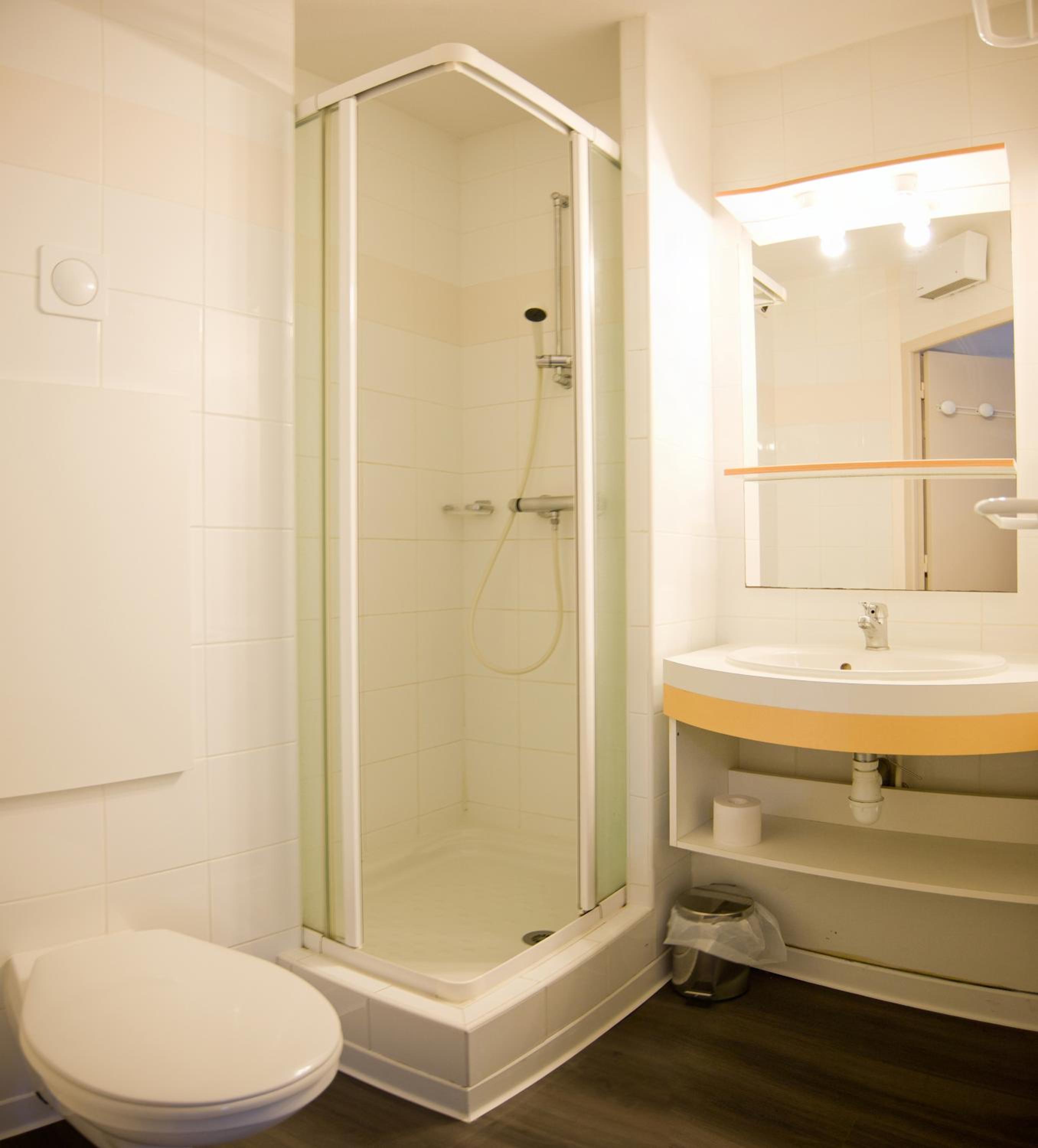 Twin Room with Shower