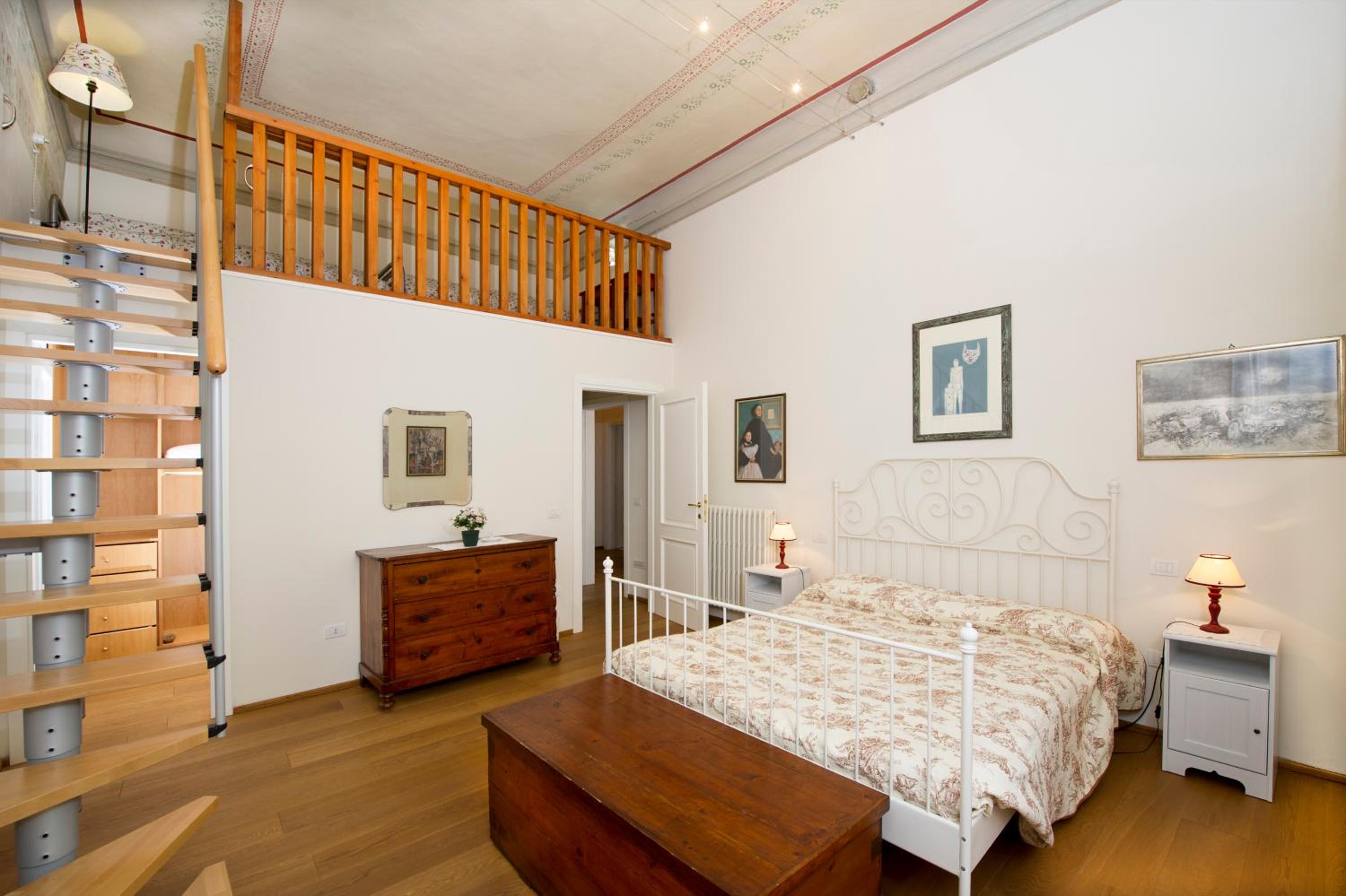 Deluxe One-Bedroom Apartment