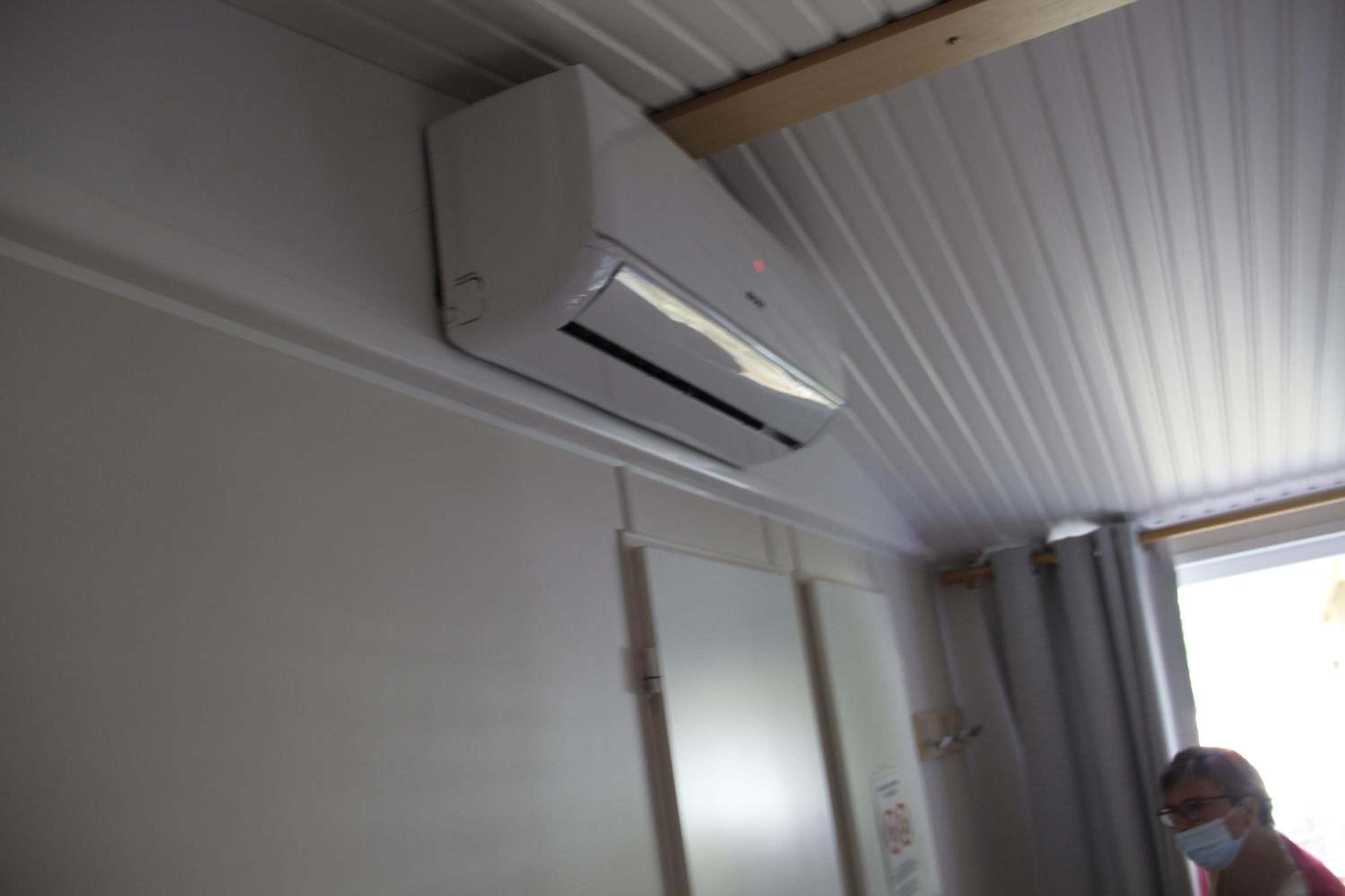 Mobile Home - Photo 9