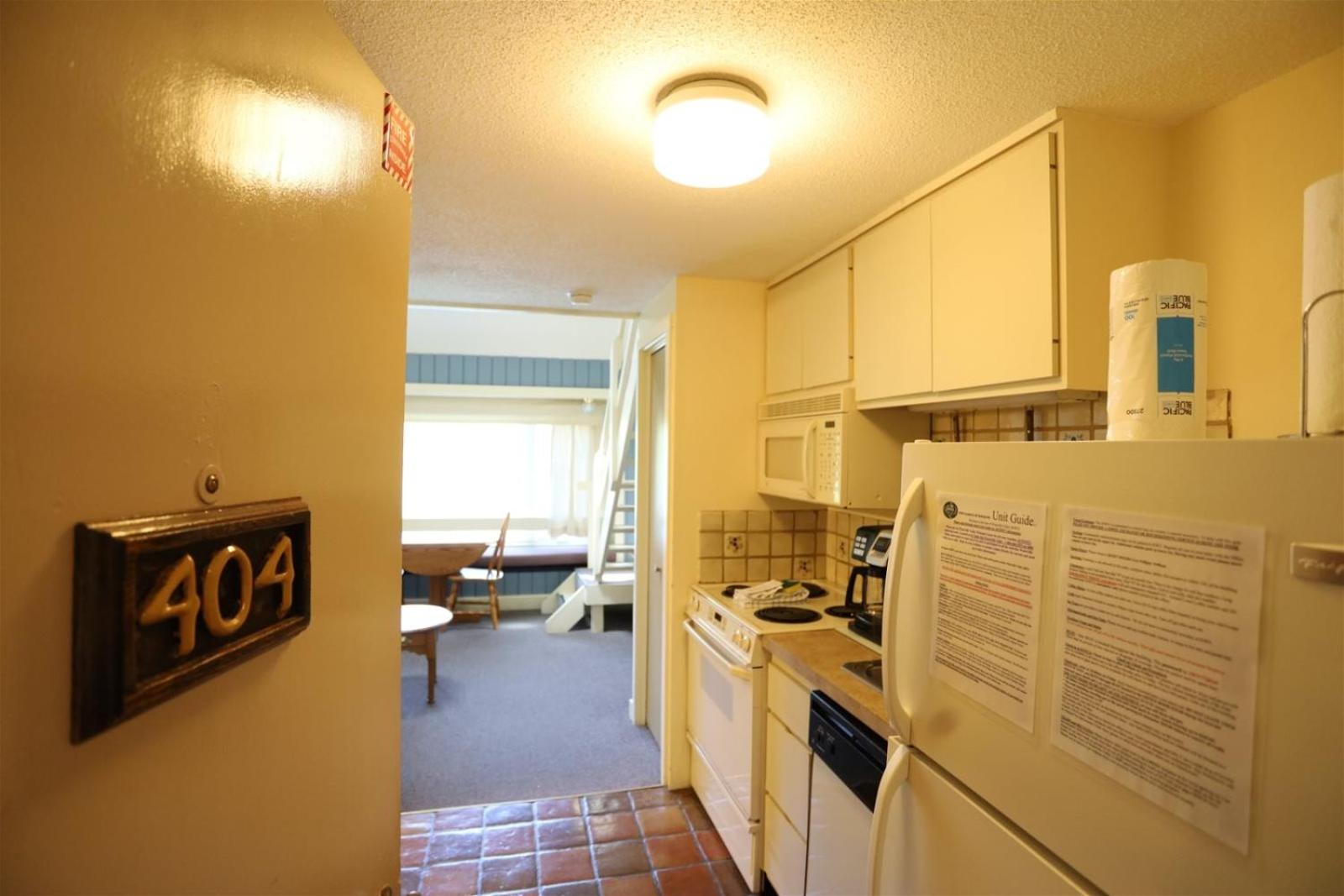 One-Bedroom Condo photo 3