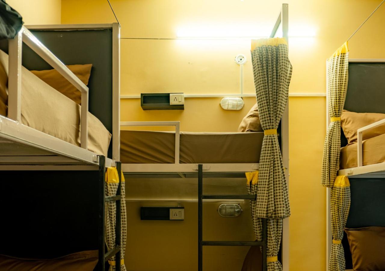 Bed in 8-Bed Mixed Dormitory Room with Mountain View photo 2