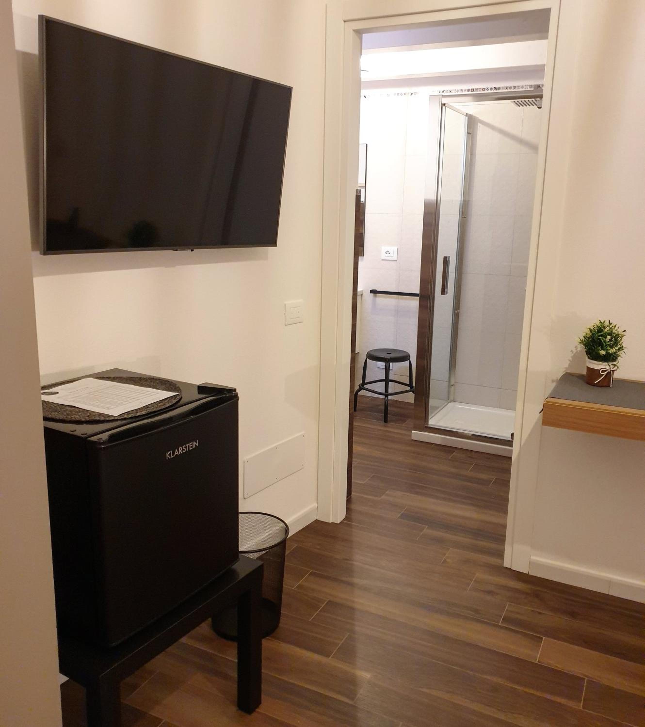 Double Room with Private Bathroom photo 2