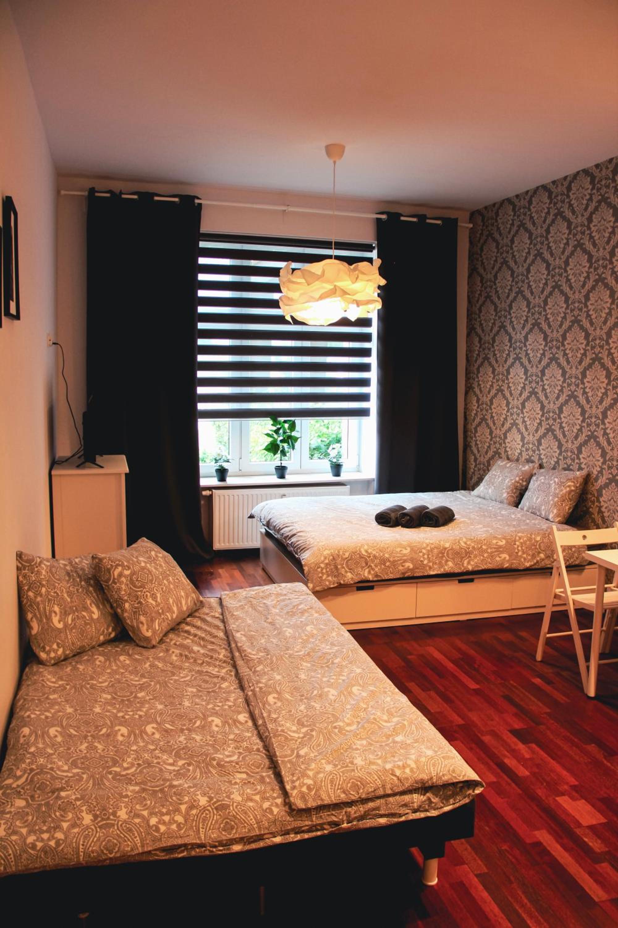 One-Bedroom Apartment - Photo 2