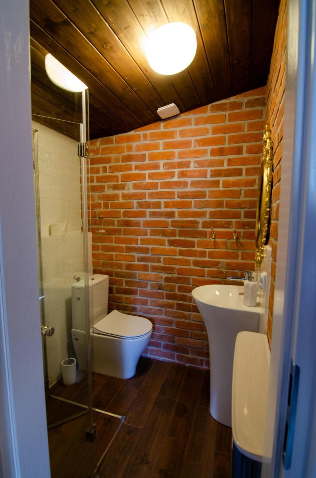 Twin Room with Private Bathroom - Photo 3