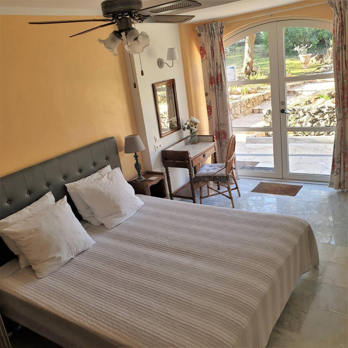 Deluxe Double or Twin Room with Garden View