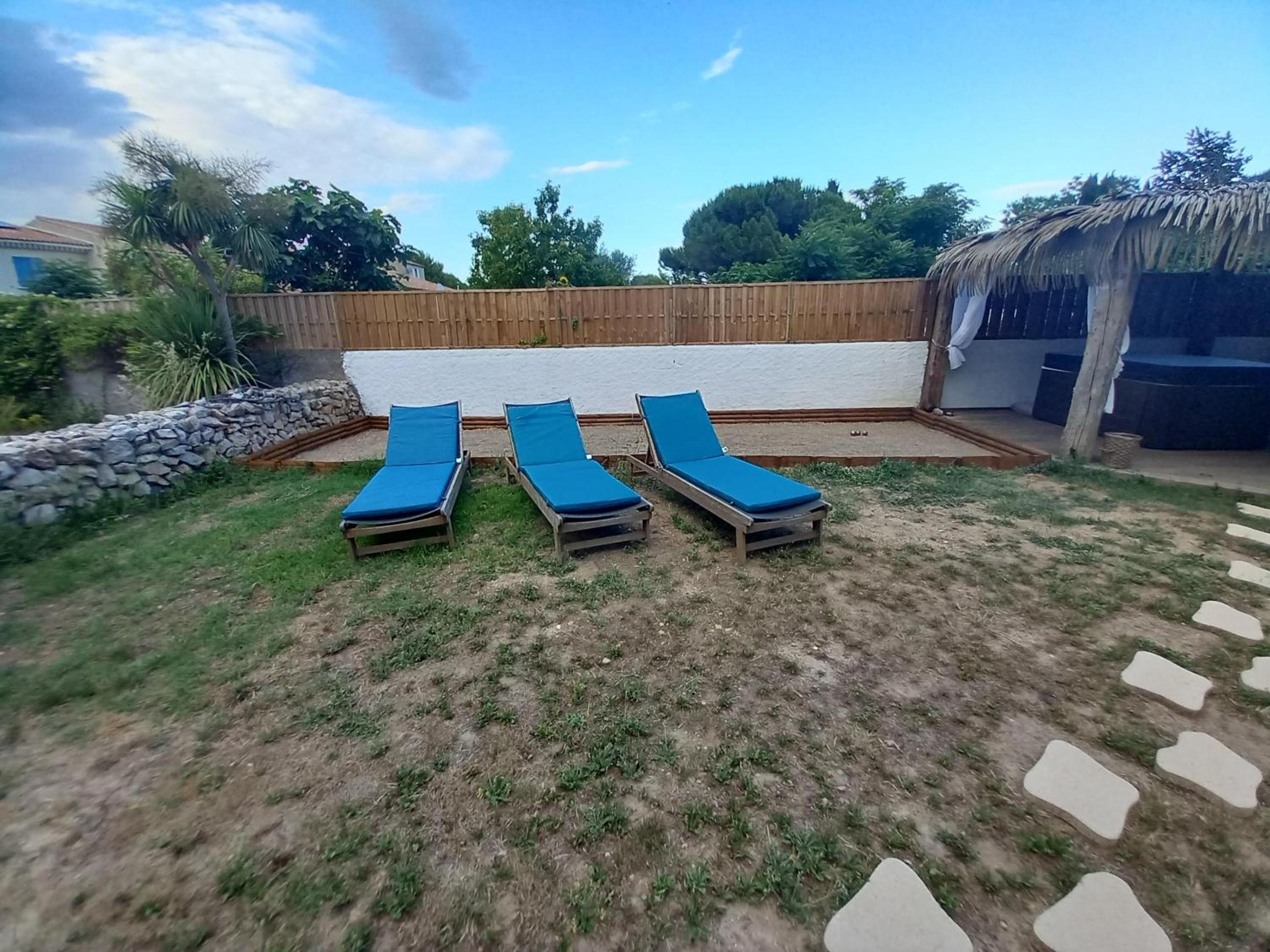 Family Room with Private Bathroom - Photo 11