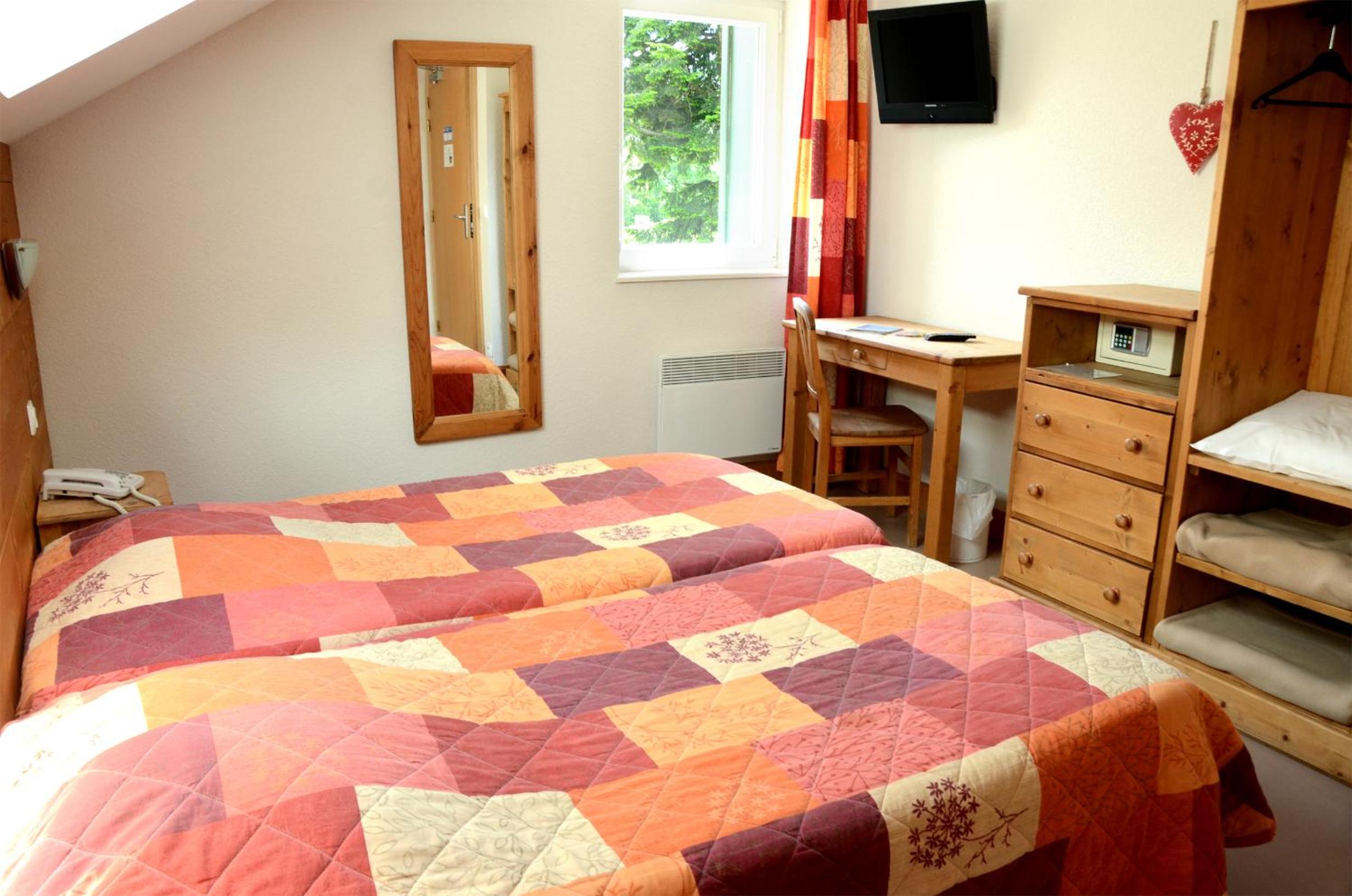 Standard Double or Twin Room photo 3