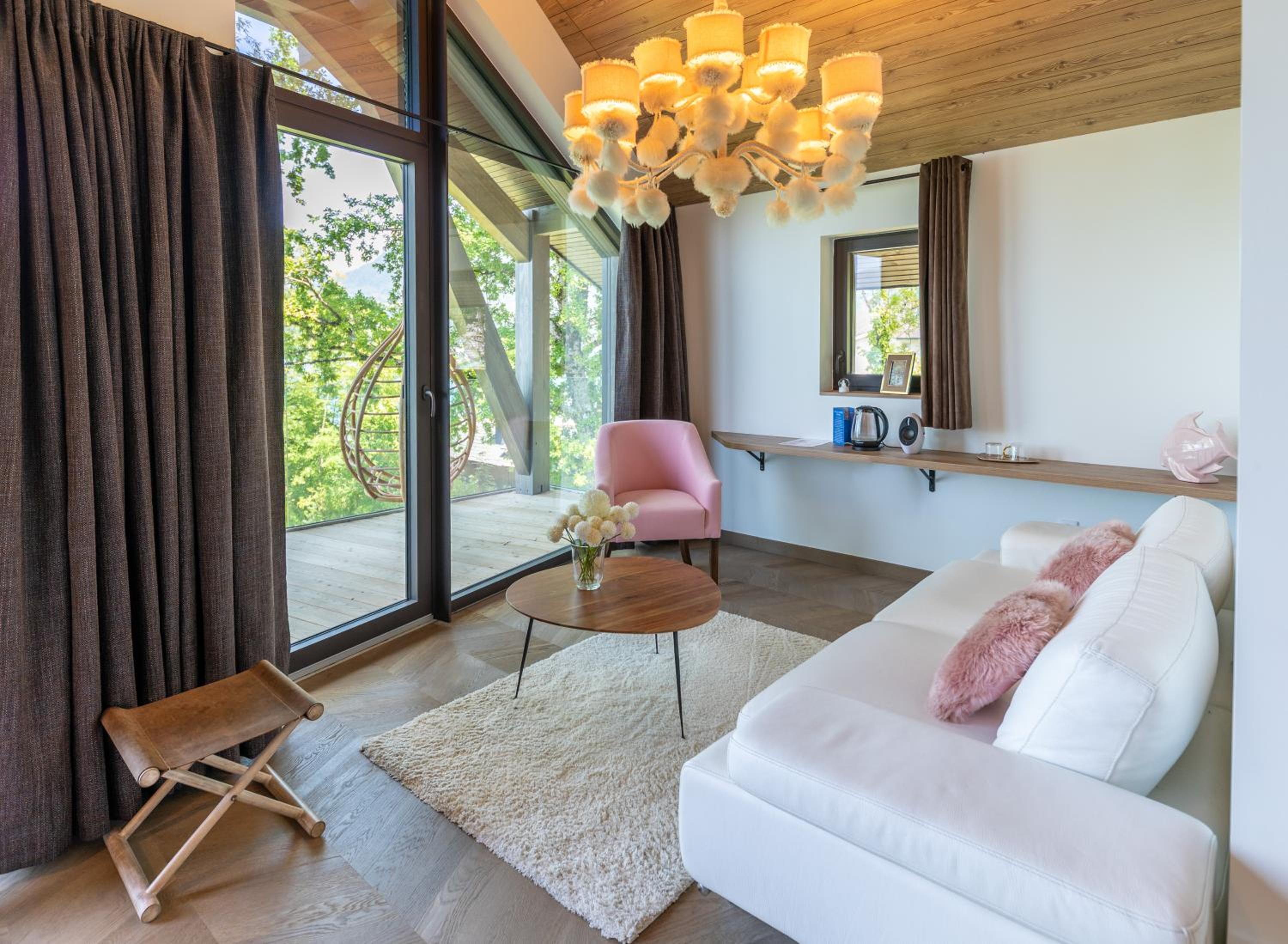 Suite with Lake View