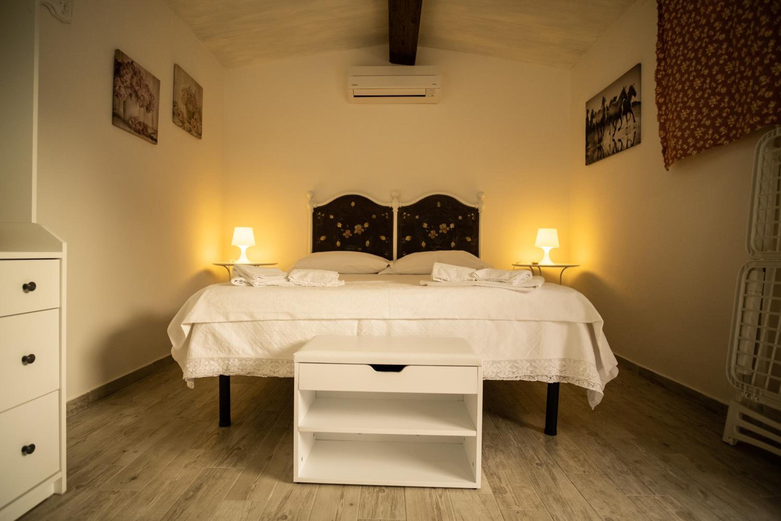Double Room with Private Bathroom photo 1
