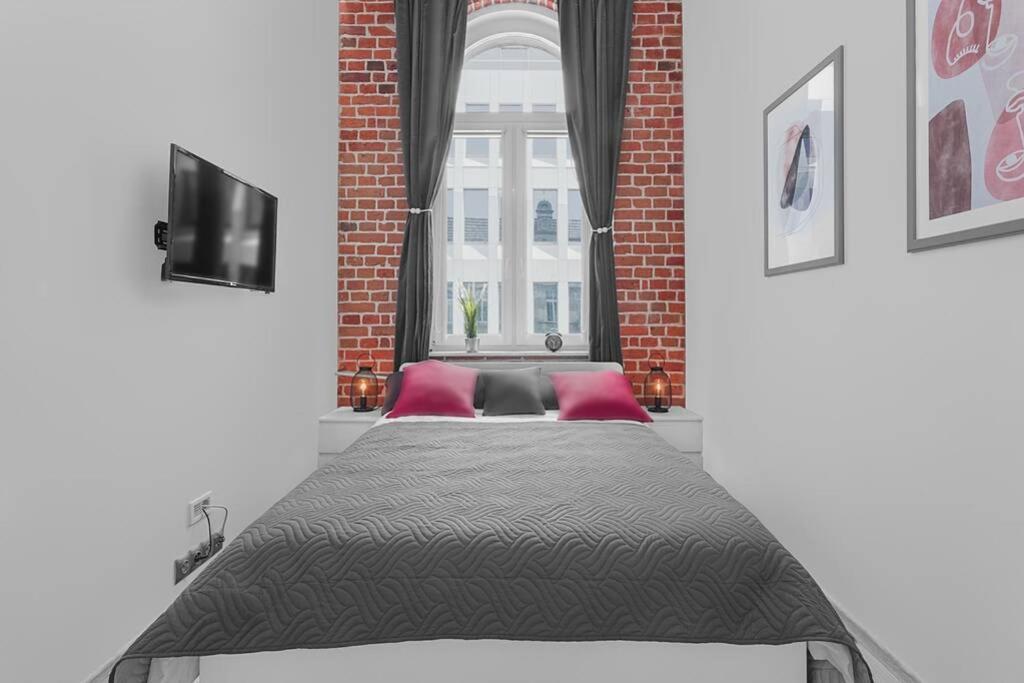 One-Bedroom Apartment - Photo 9