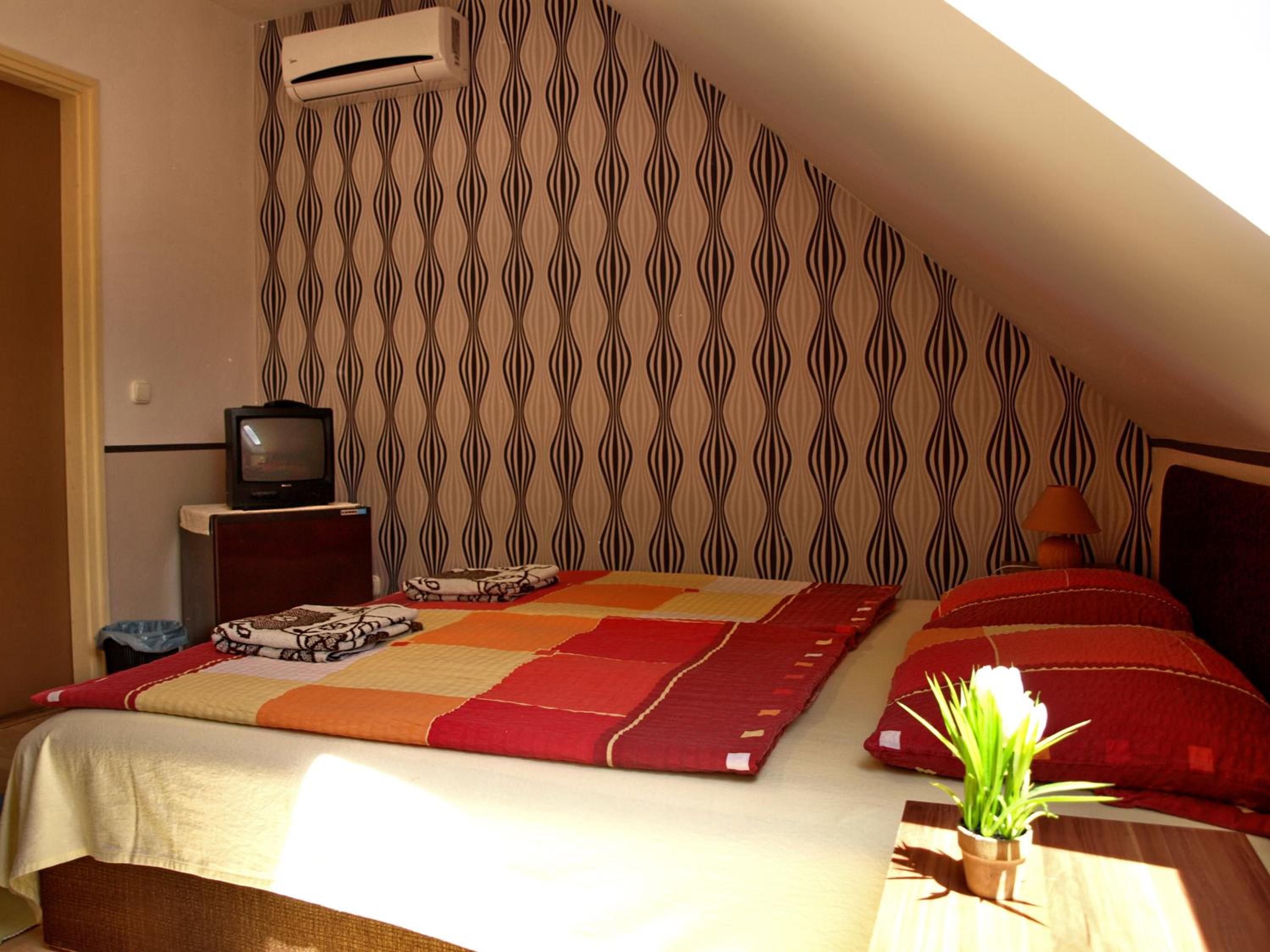 Double or Twin Room - Photo 6